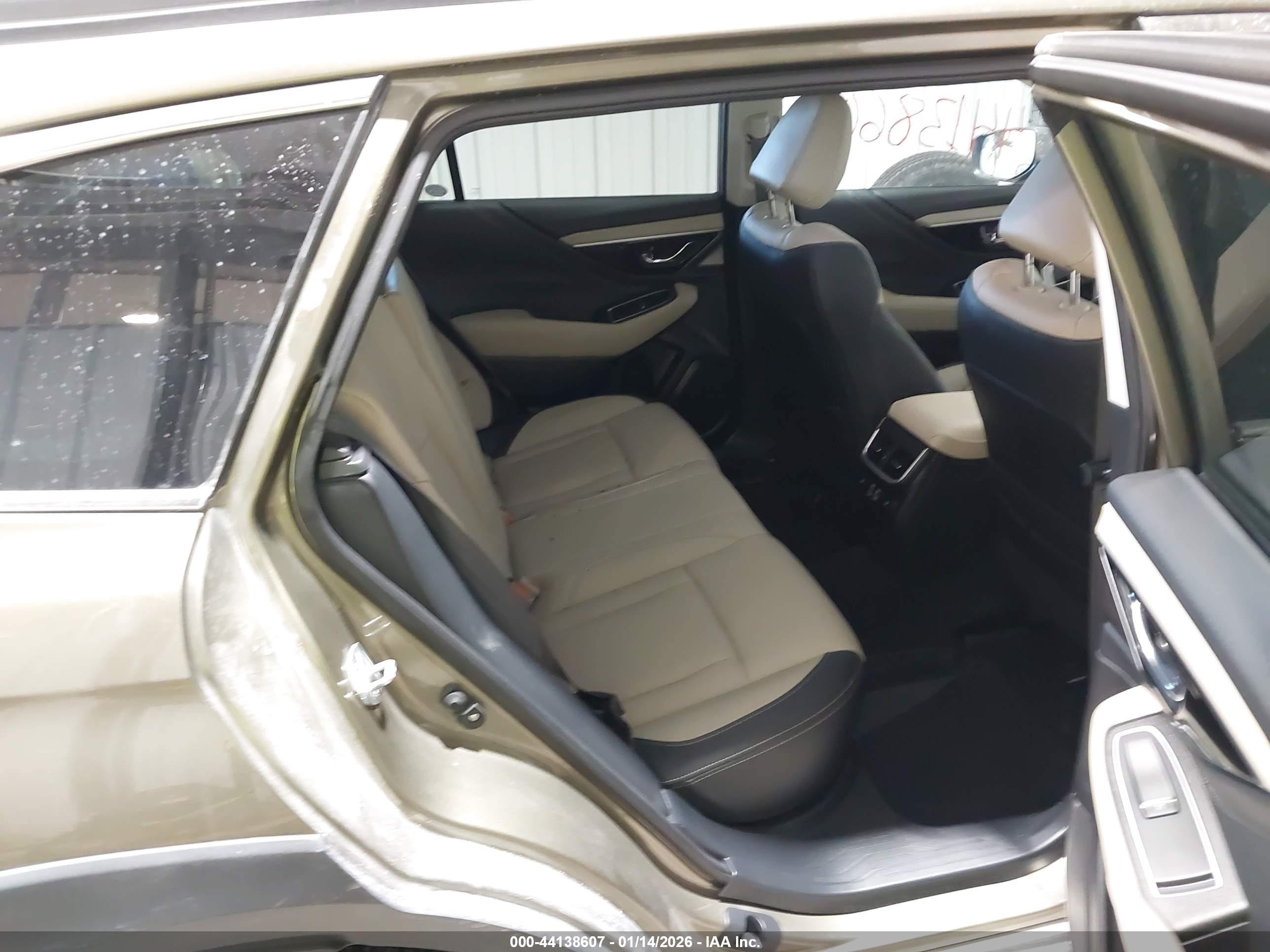 SUBARU OUTBACK image 8