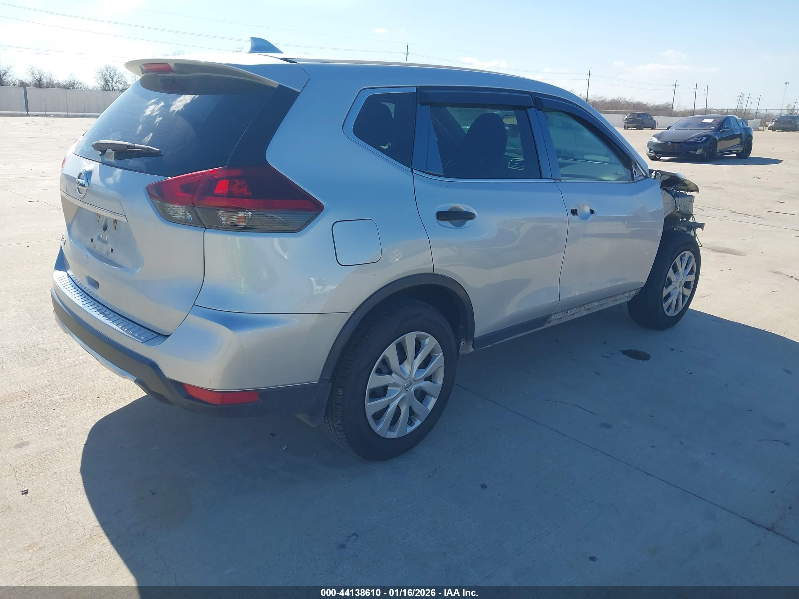 NISSAN ROGUE image 4