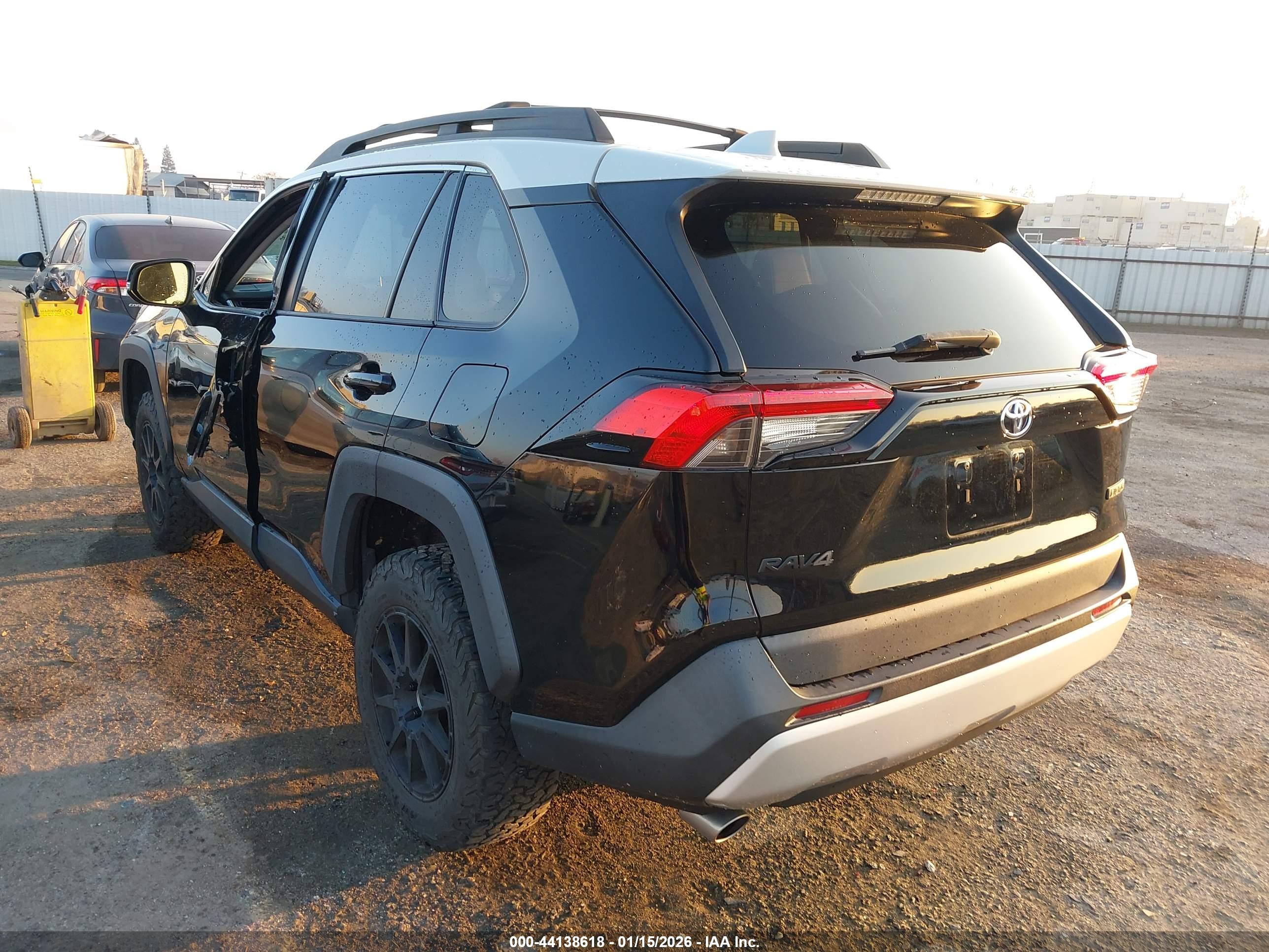 TOYOTA RAV4 image 3