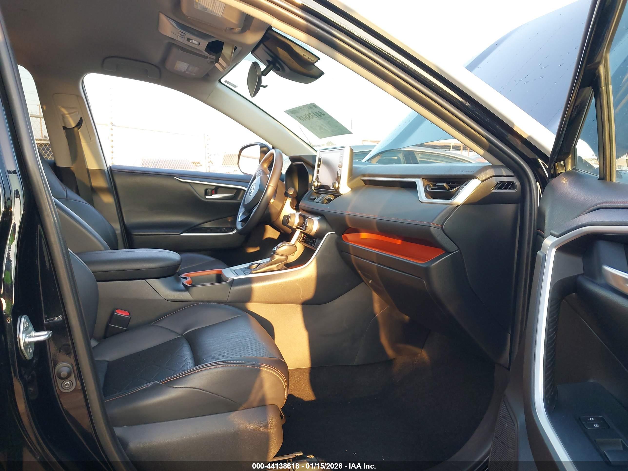 TOYOTA RAV4 image 5