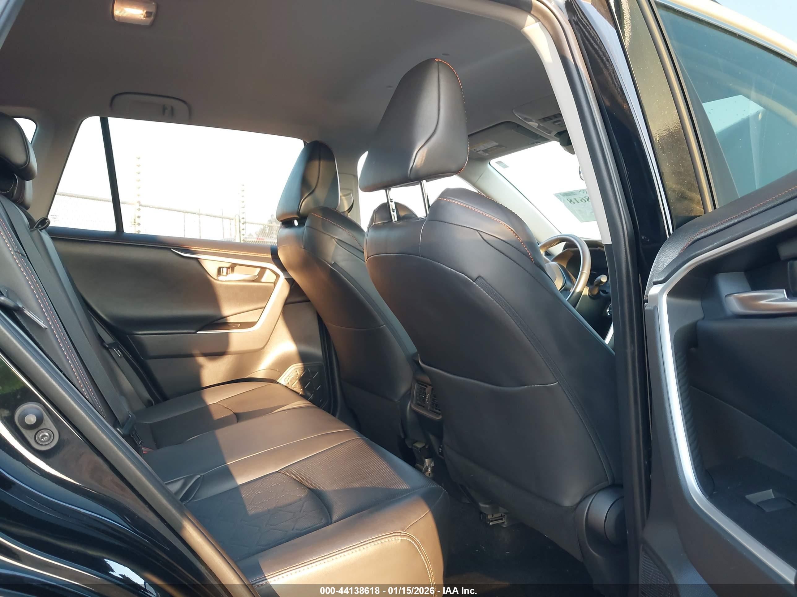TOYOTA RAV4 image 8