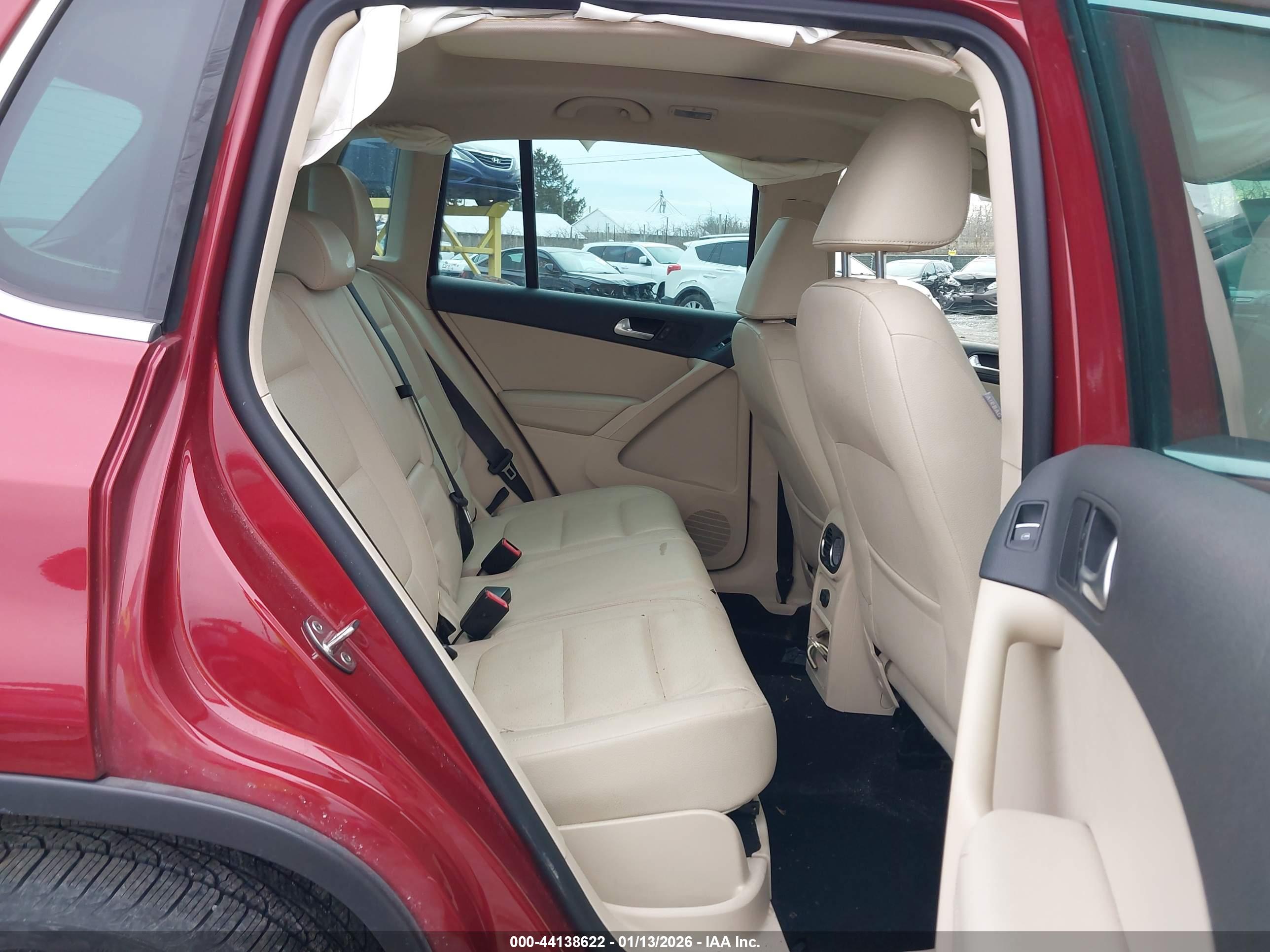 VOLKSWAGEN TIGUAN image 8