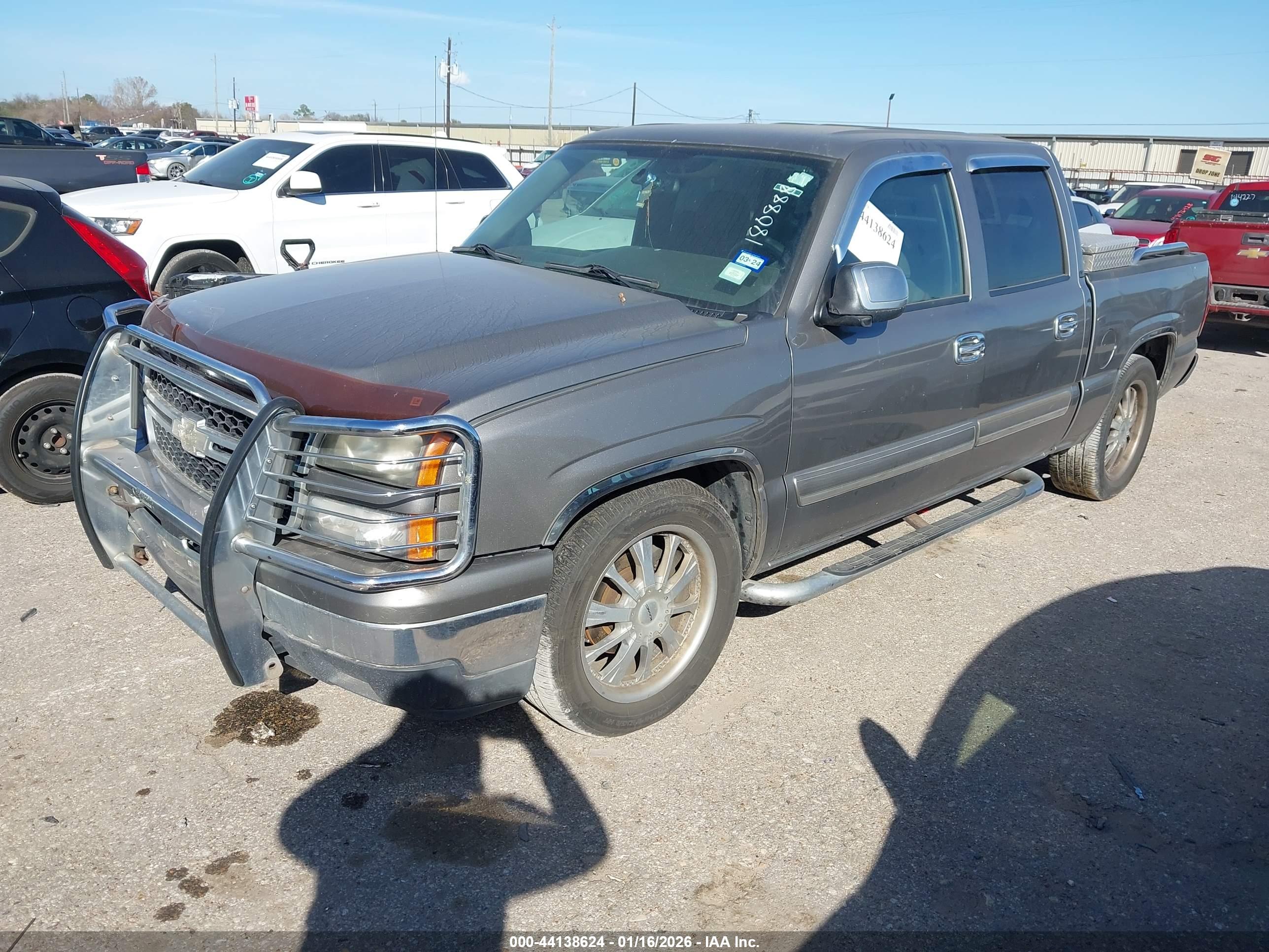 CHEVROLET SILVERADO image 2