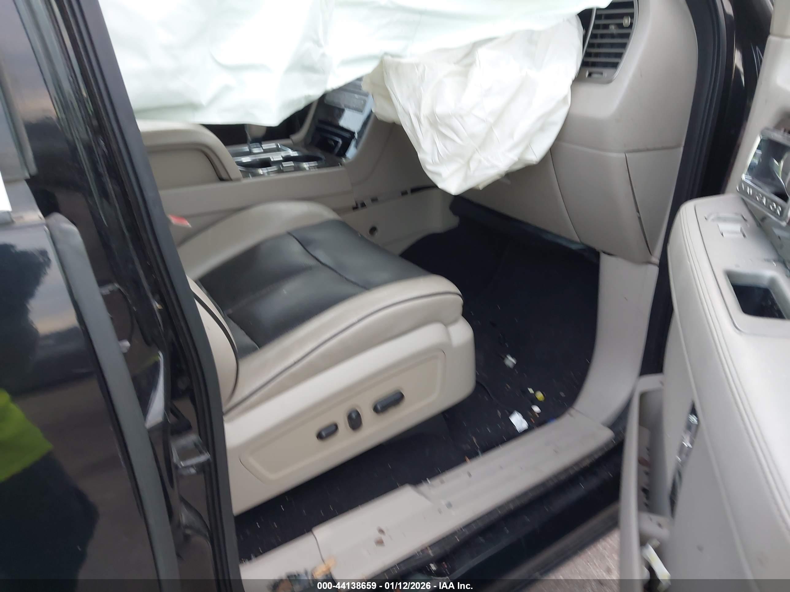 LINCOLN NAVIGATOR image 5
