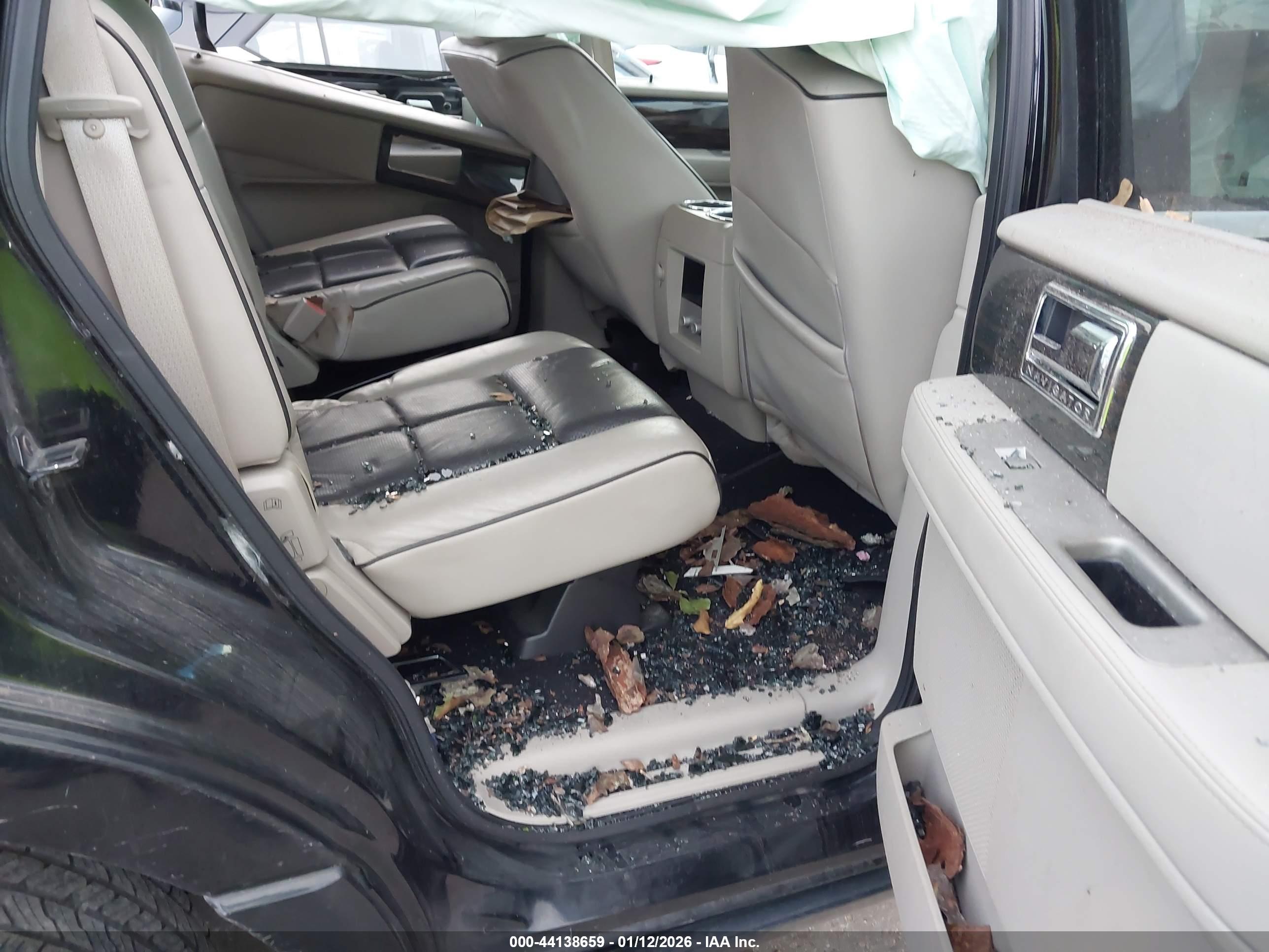 LINCOLN NAVIGATOR image 8