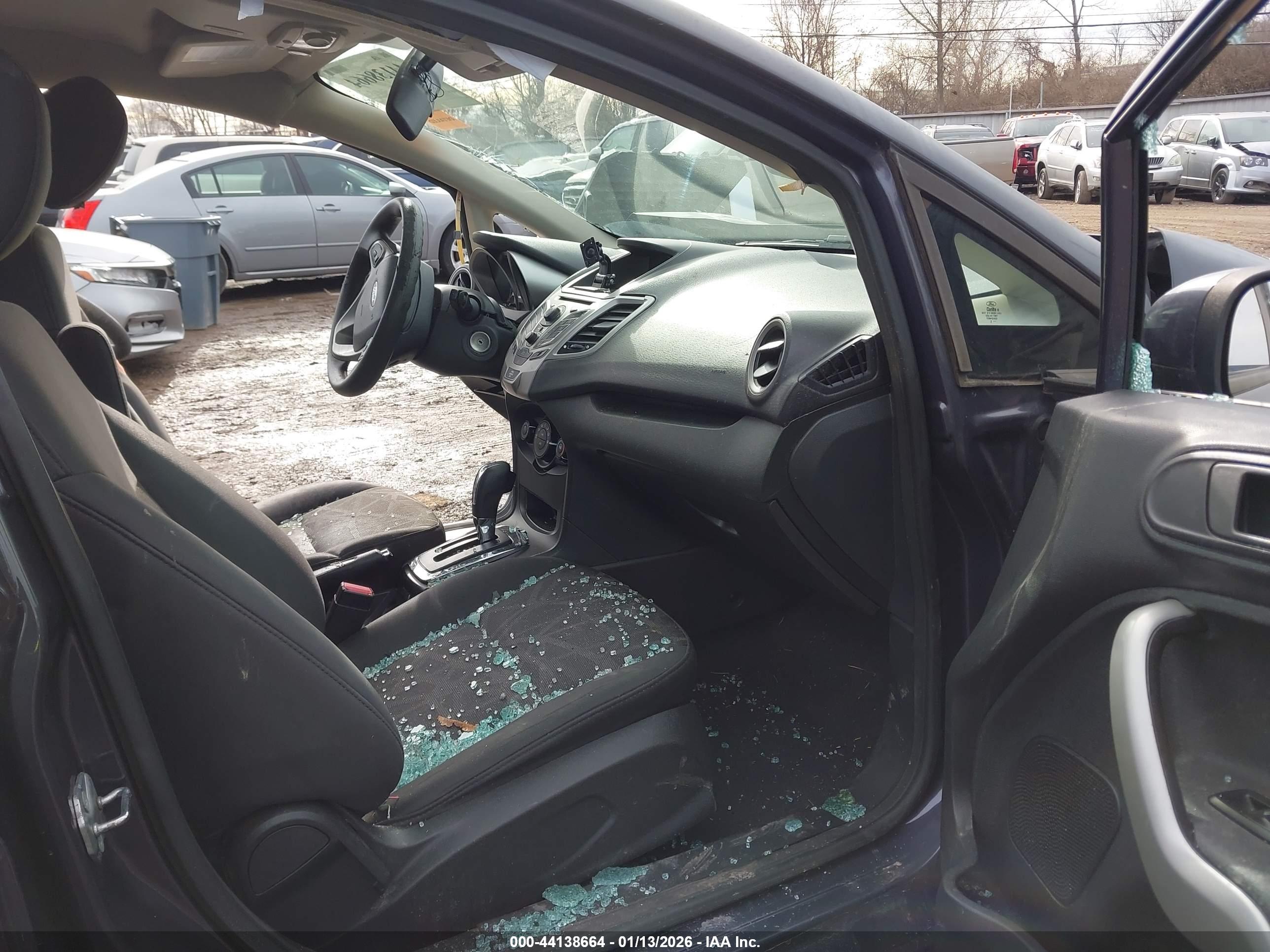 FORD FIESTA image 5