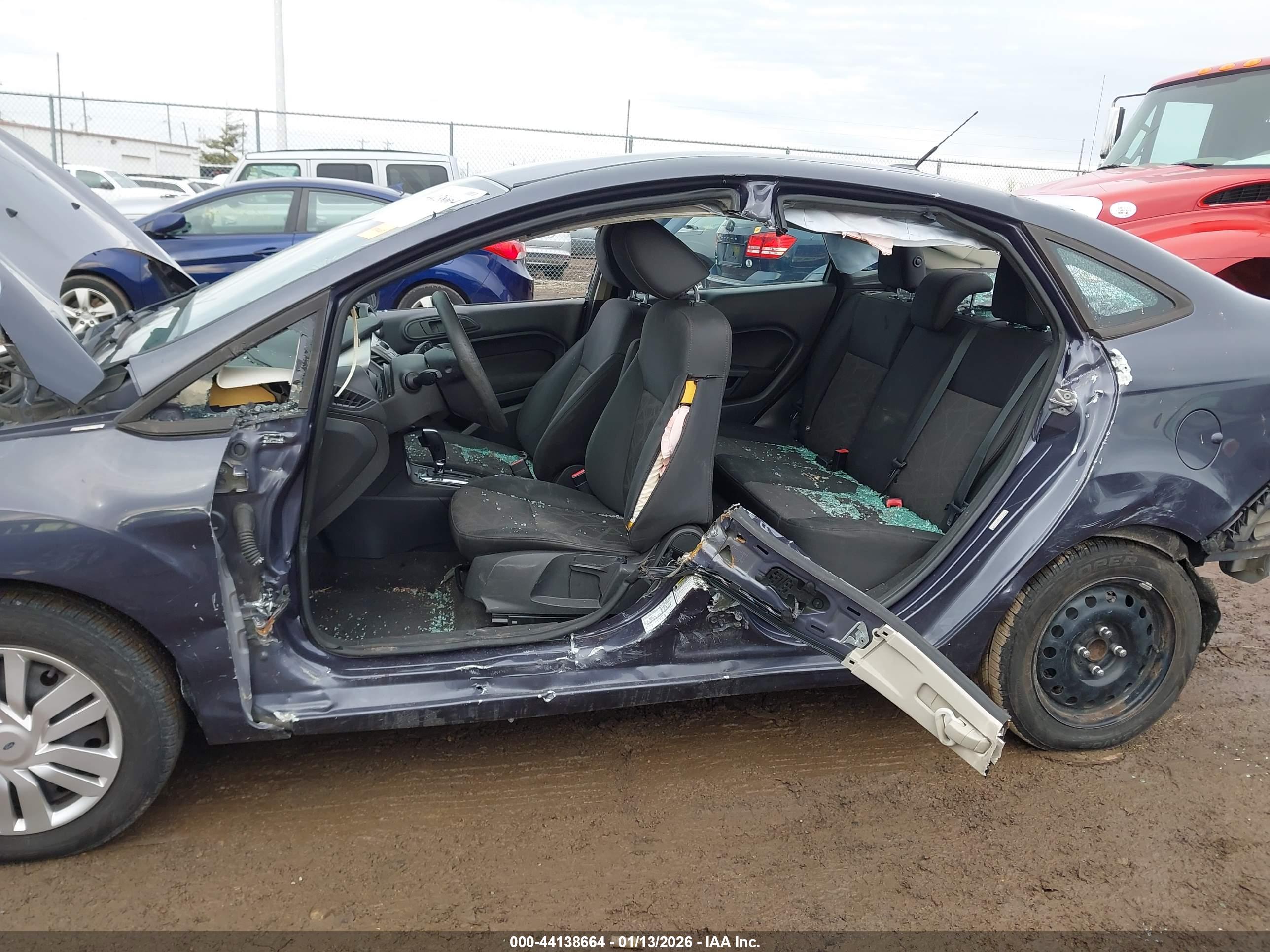 FORD FIESTA image 6