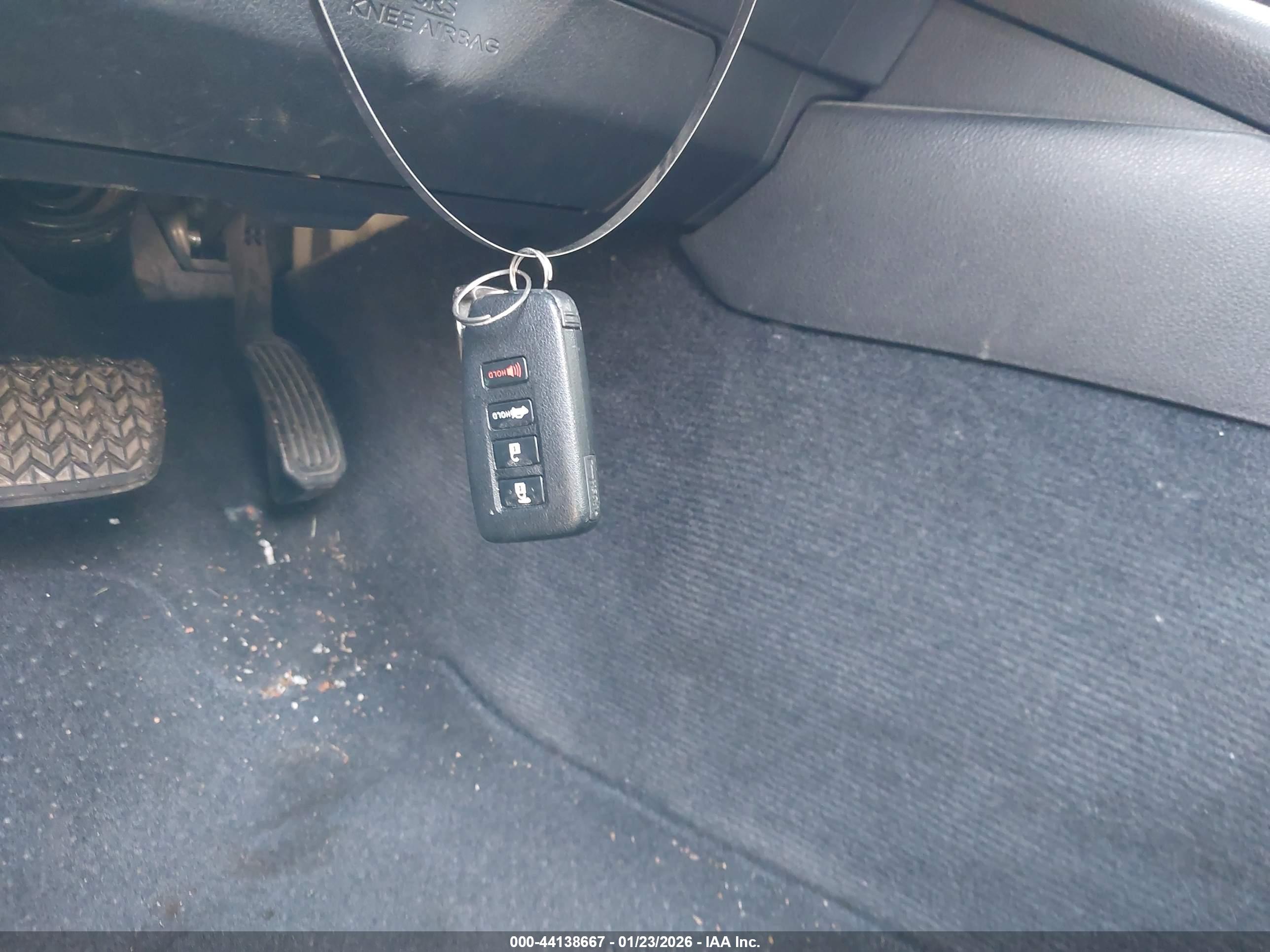 LEXUS ES image 11