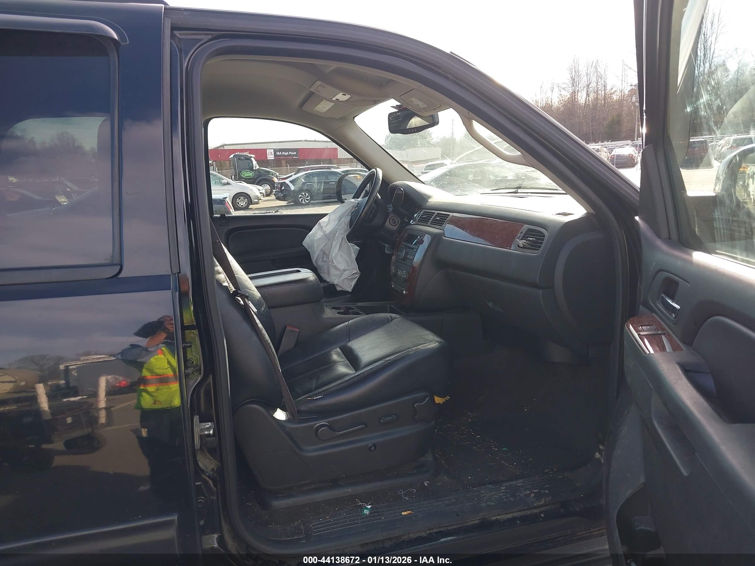 CHEVROLET TAHOE image 5