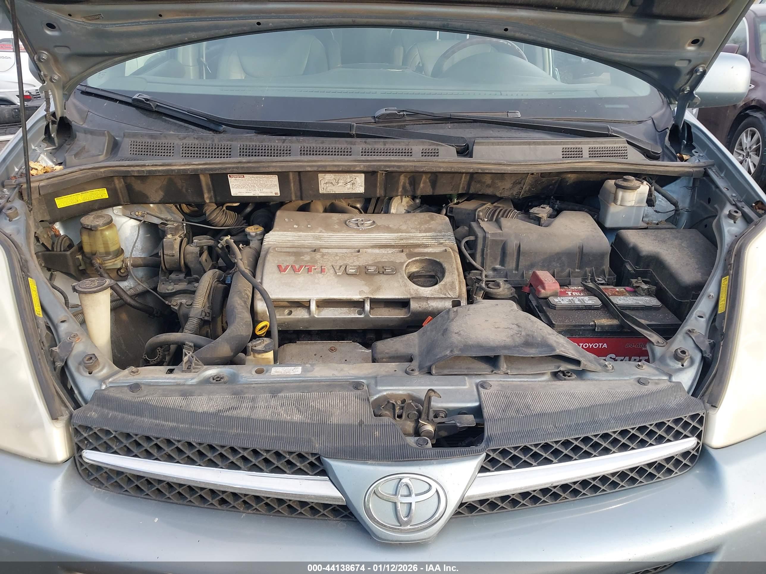 TOYOTA SIENNA image 10