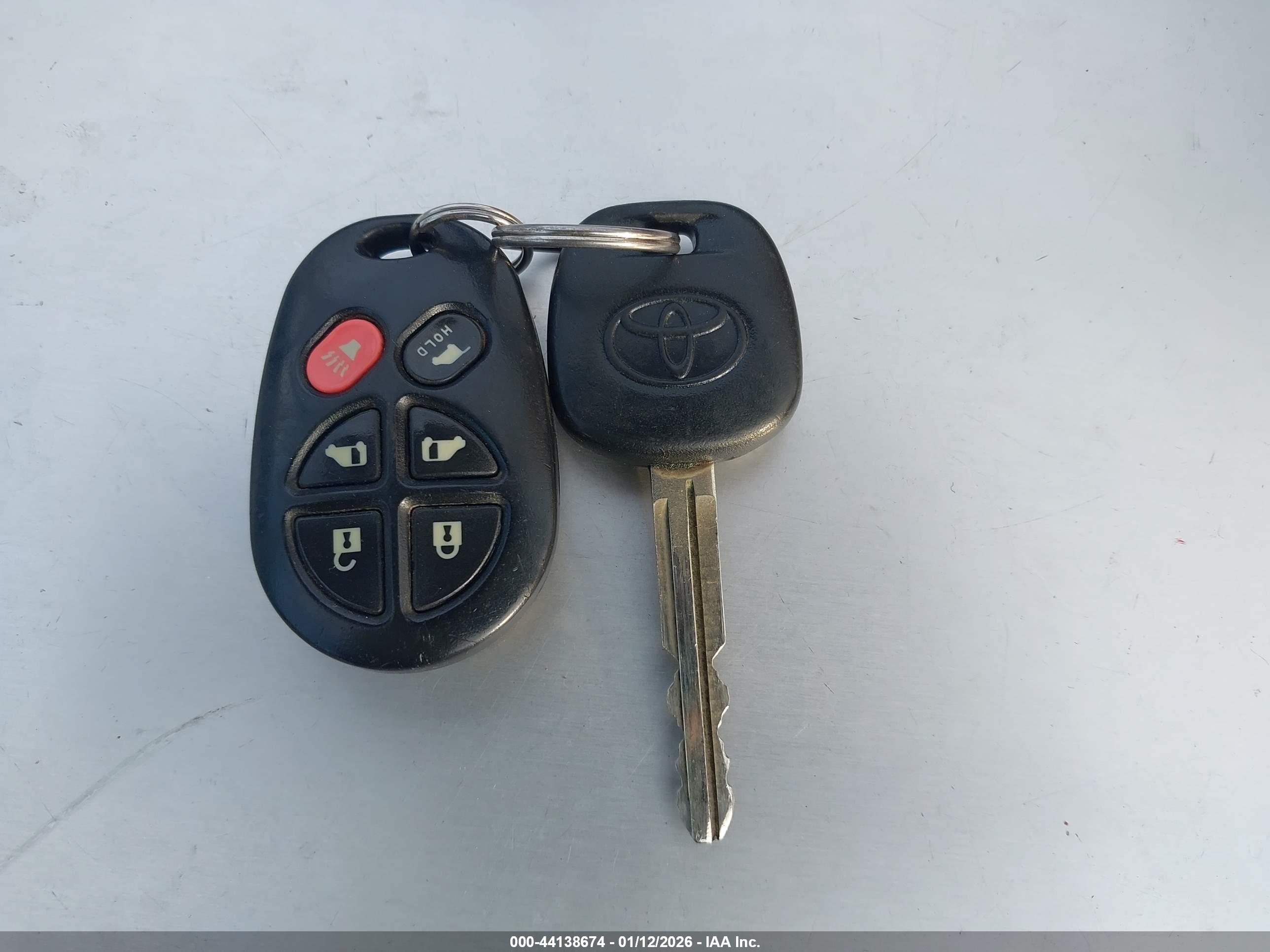 TOYOTA SIENNA image 11