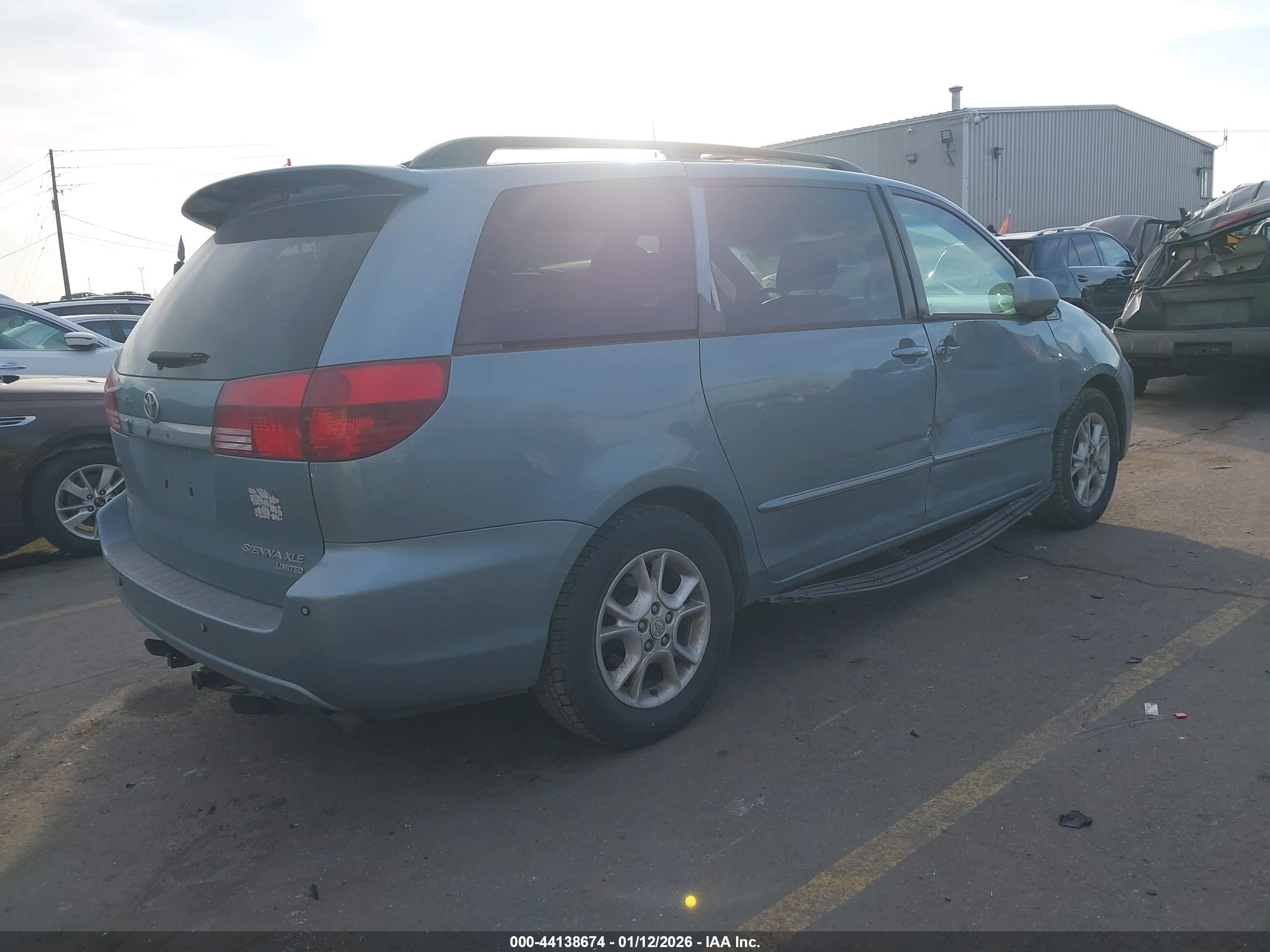 TOYOTA SIENNA image 4