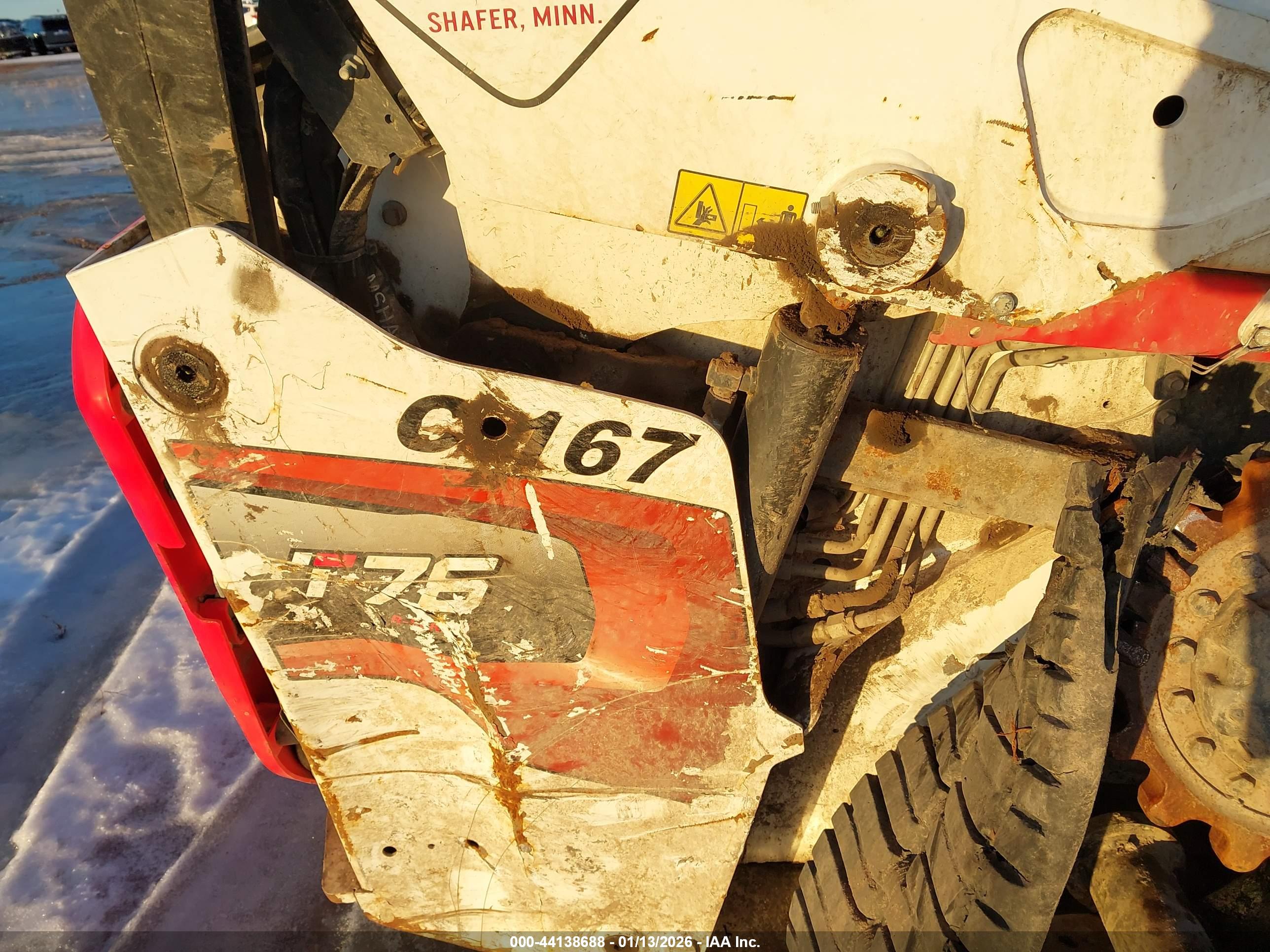 BOBCAT T76 image 10