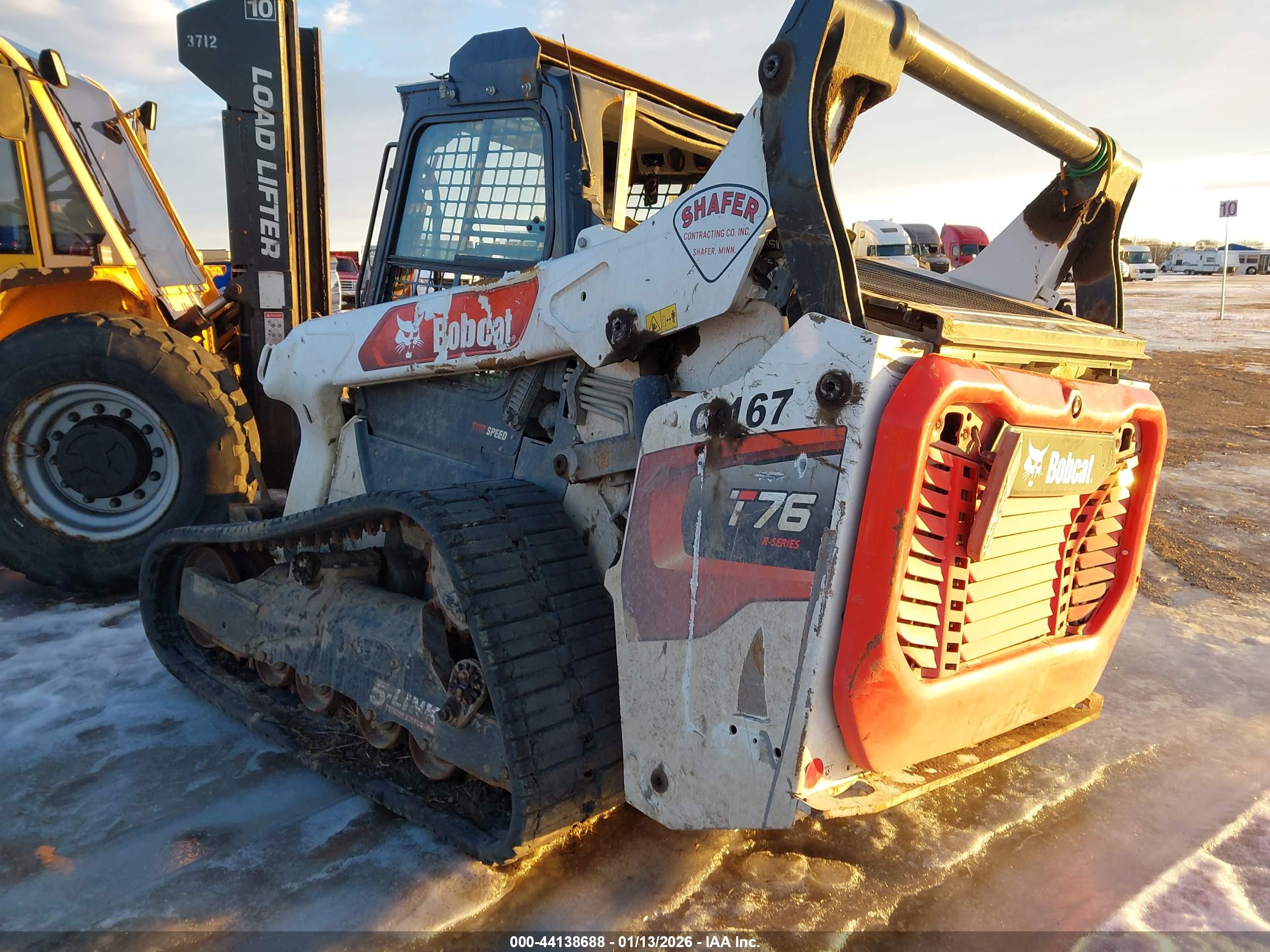 BOBCAT T76 image 3