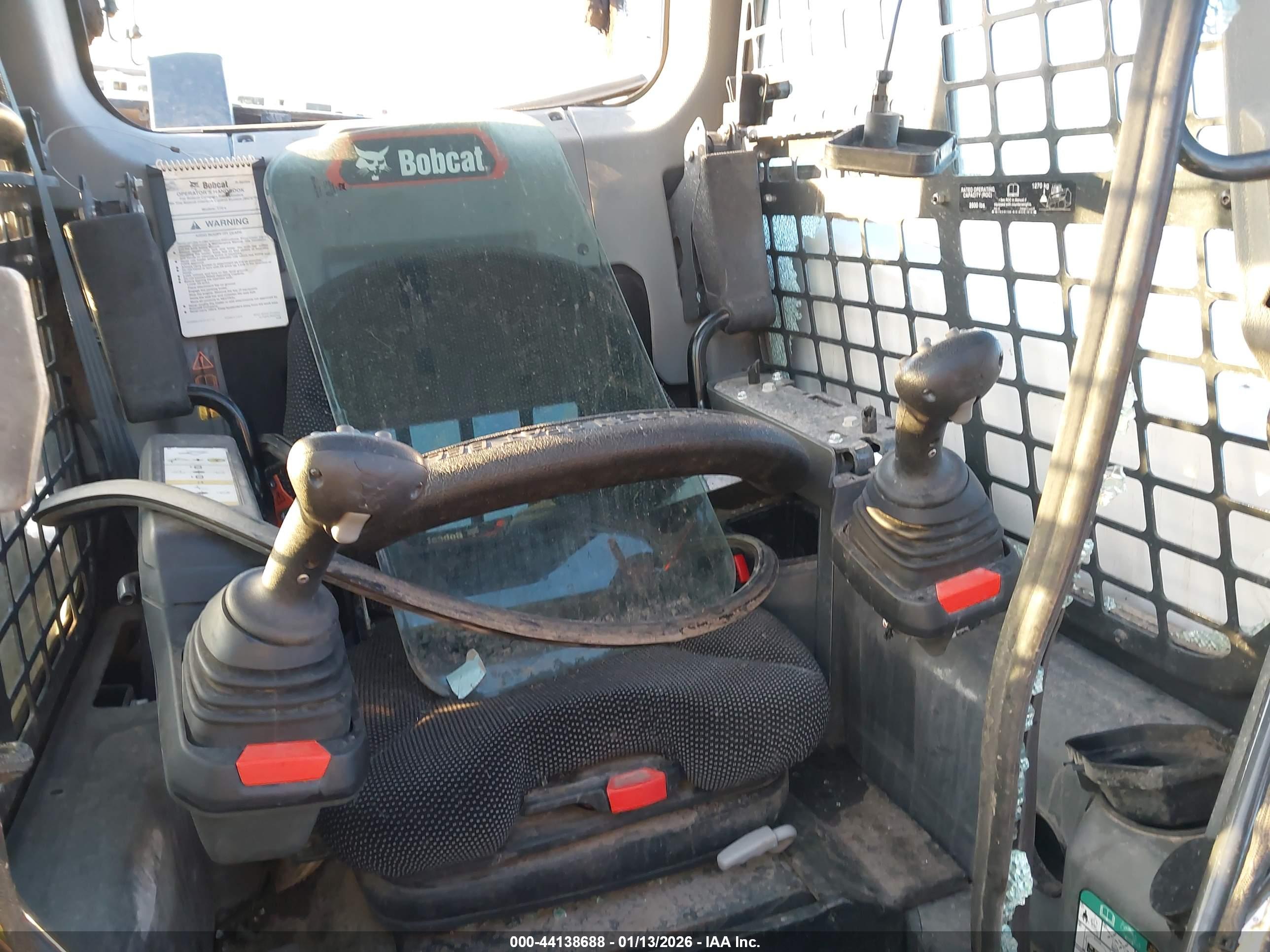 BOBCAT T76 image 5