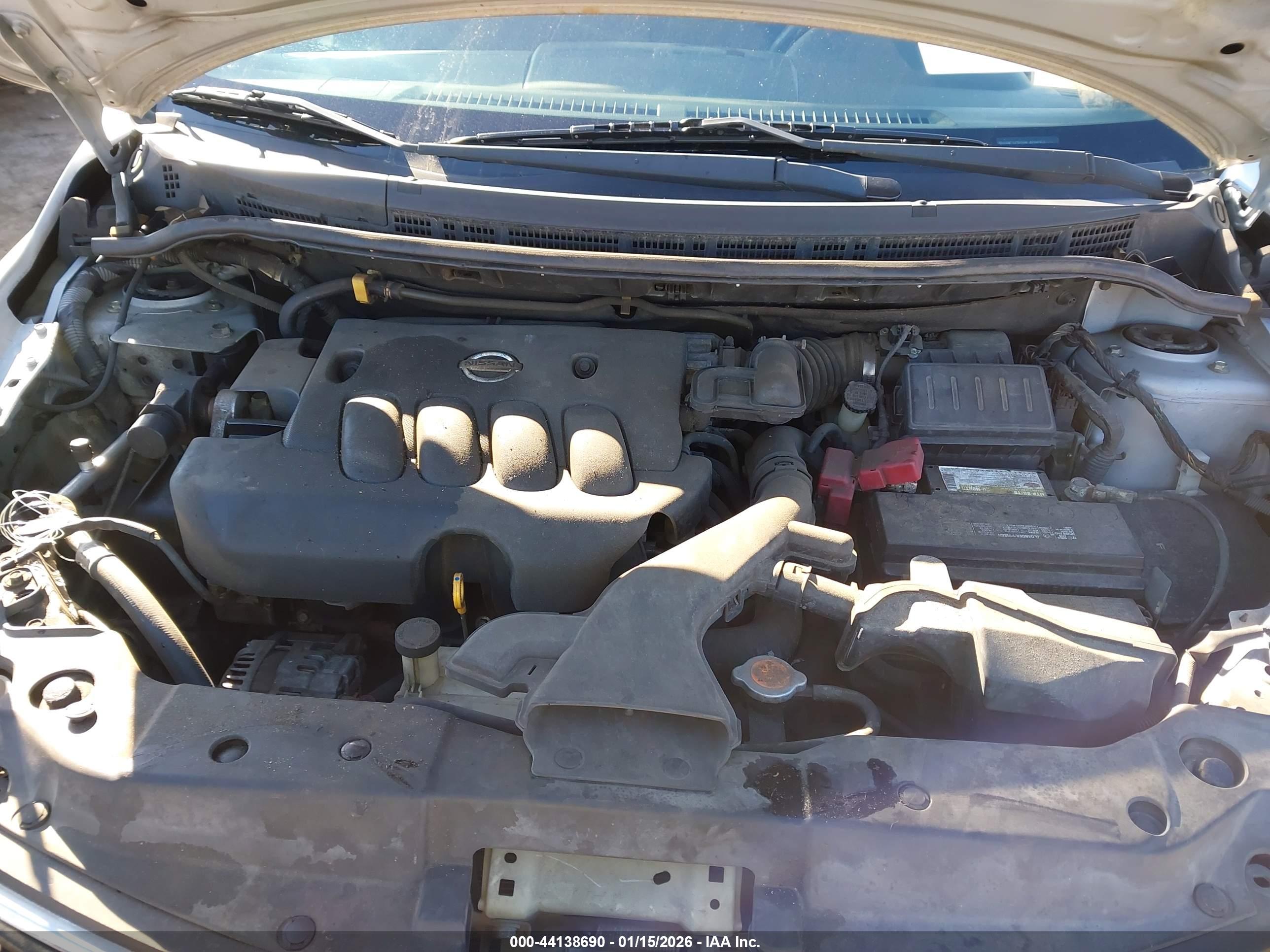 NISSAN VERSA image 10