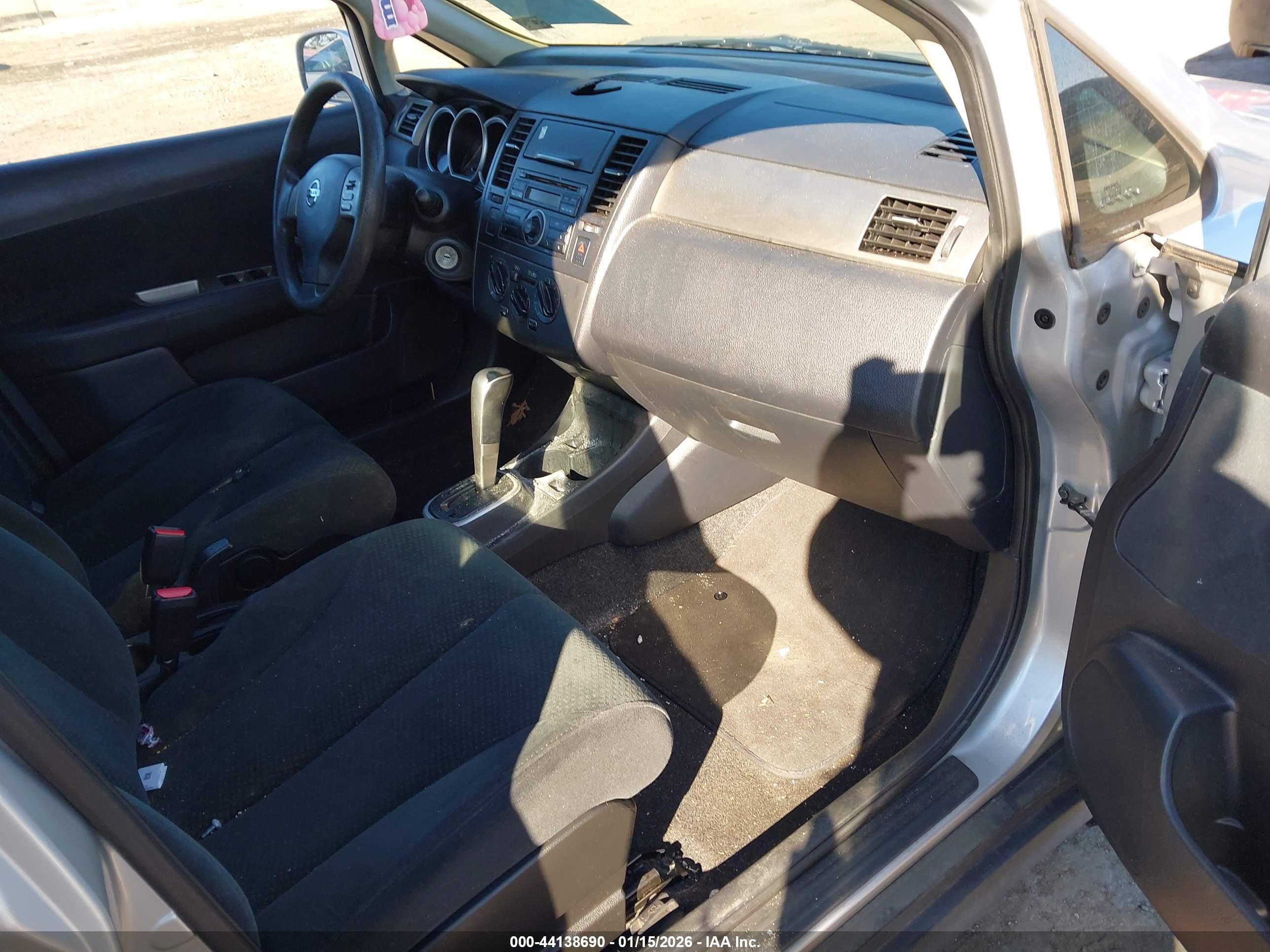 NISSAN VERSA image 5