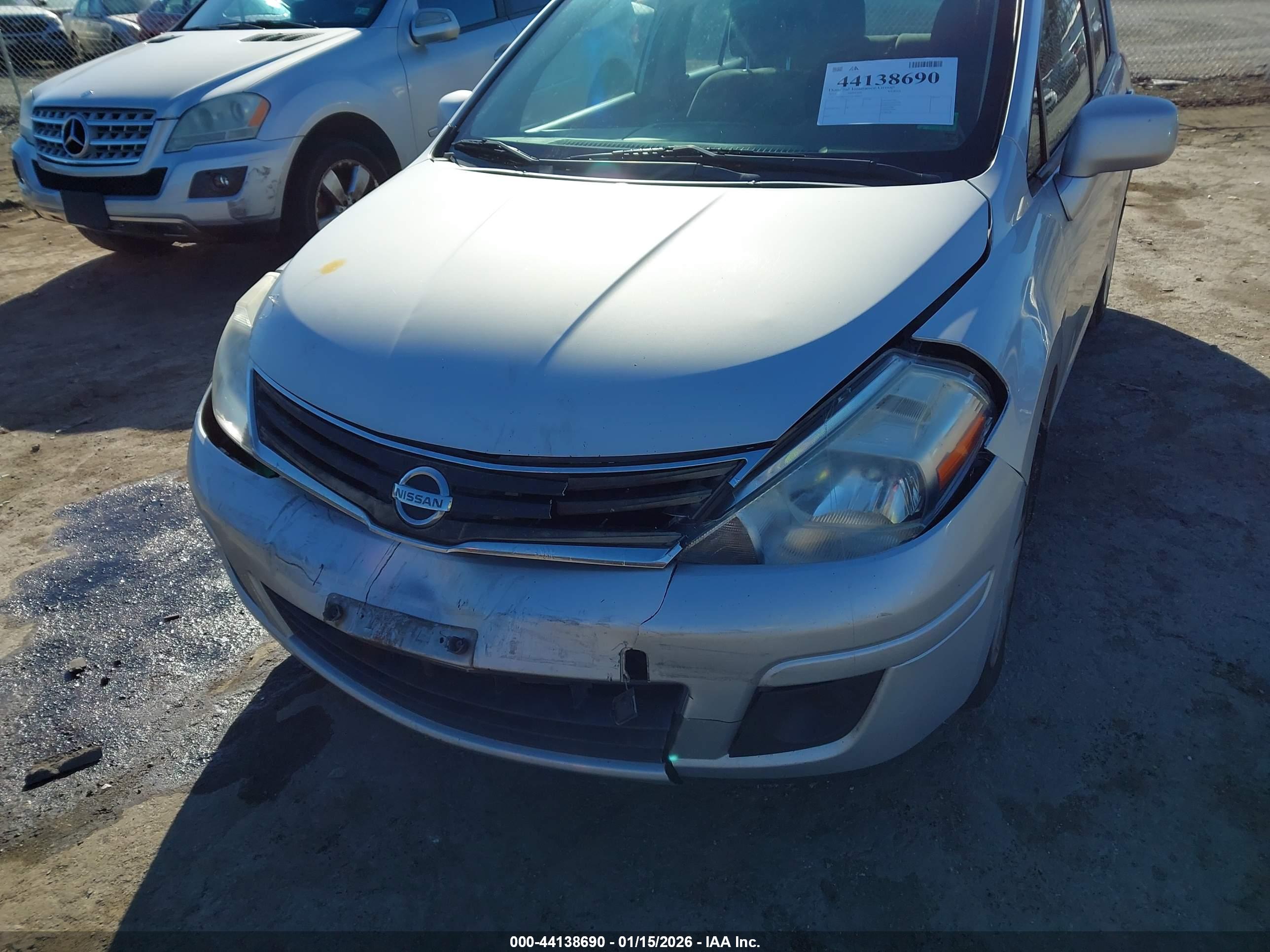 NISSAN VERSA image 6