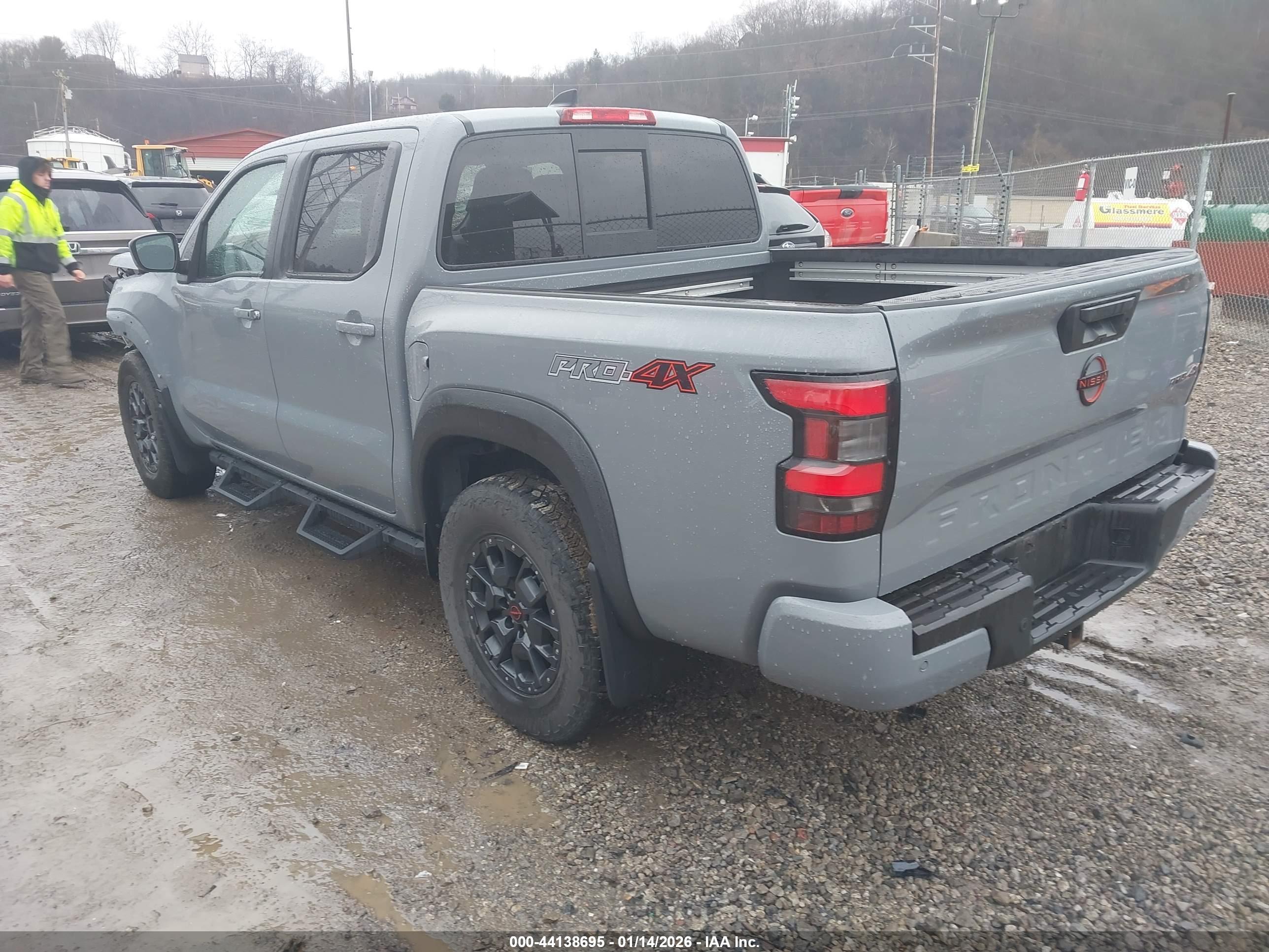 NISSAN FRONTIER image 3