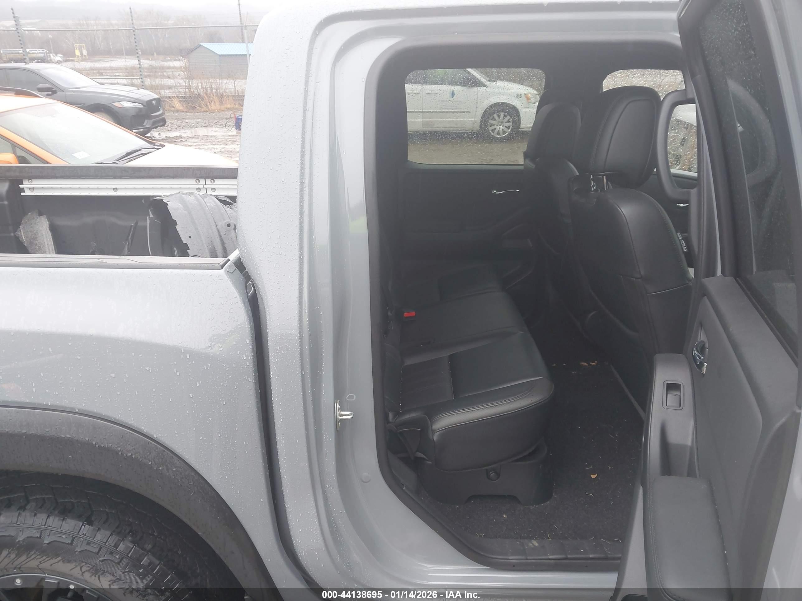 NISSAN FRONTIER image 8