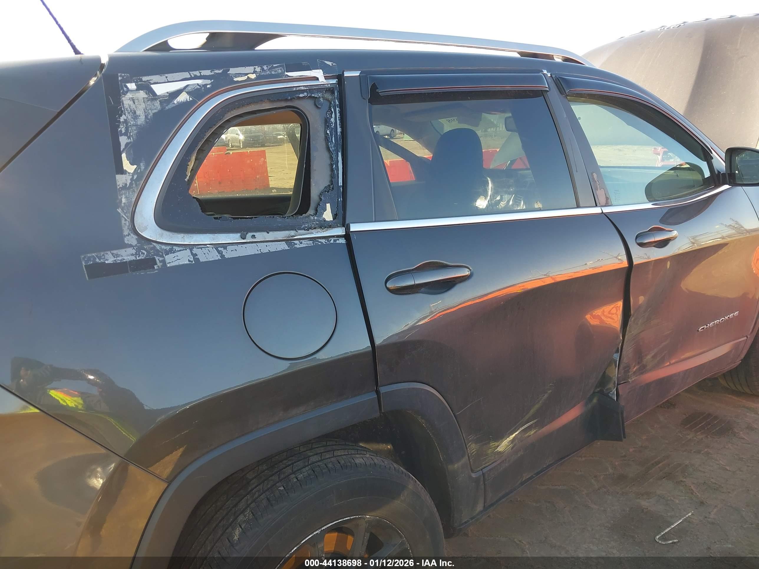 JEEP CHEROKEE image 6