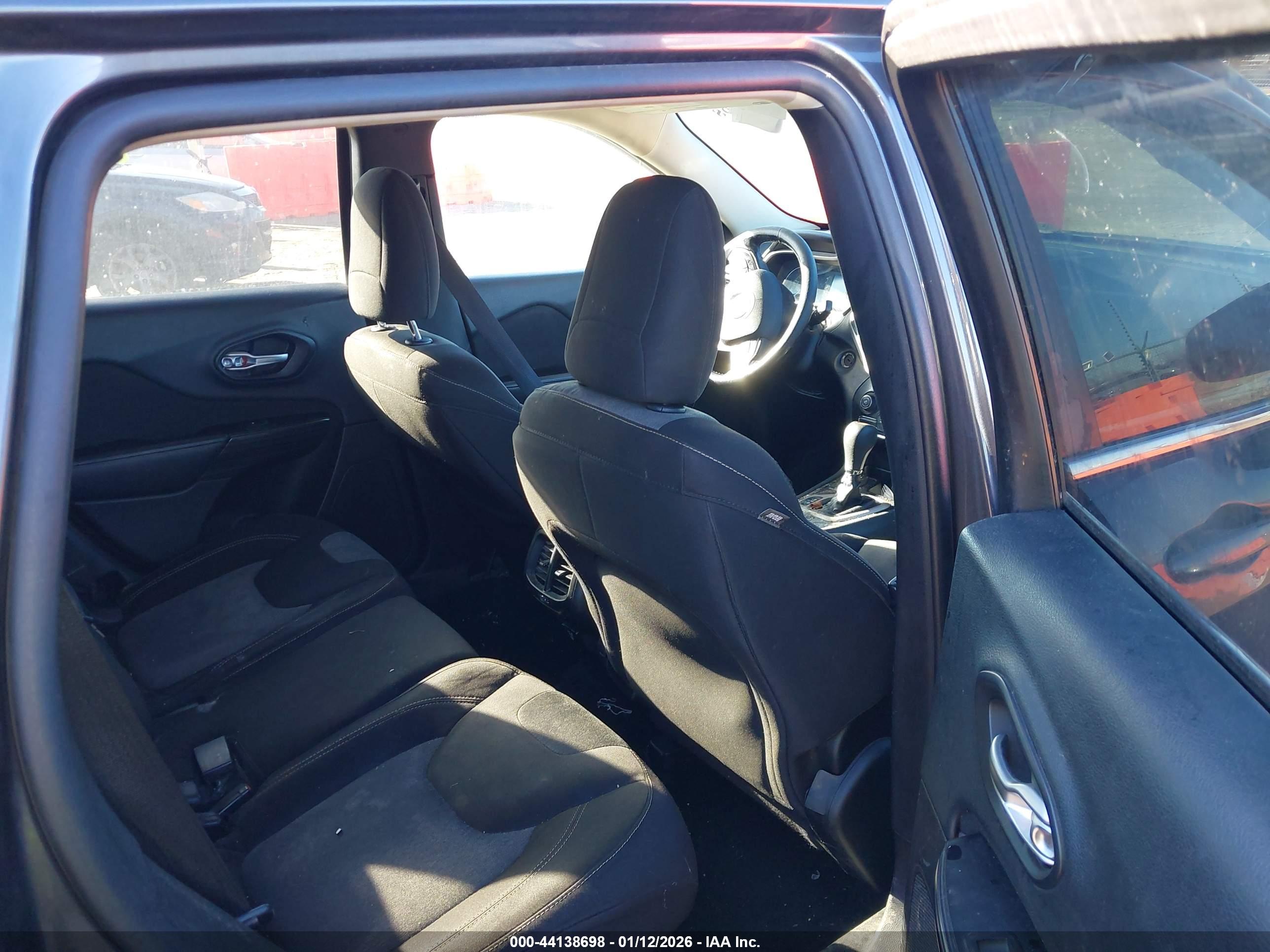 JEEP CHEROKEE image 8