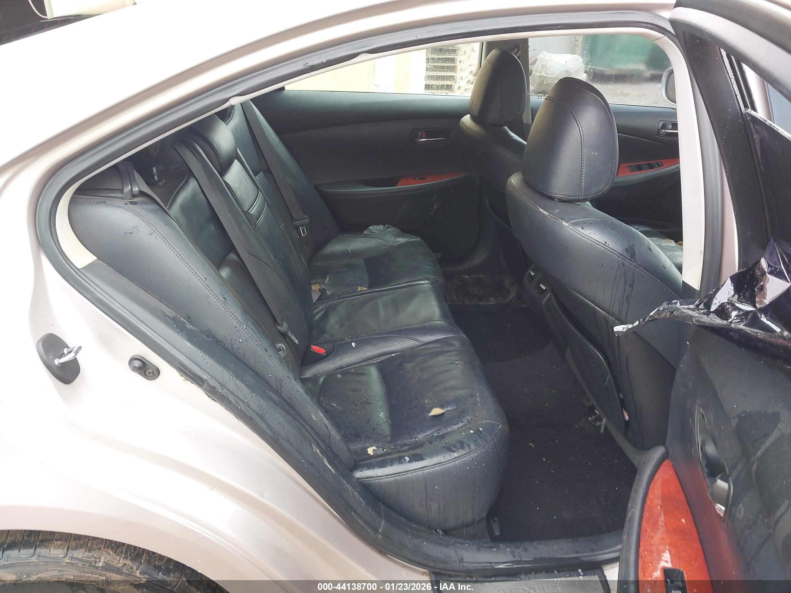 LEXUS ES image 8