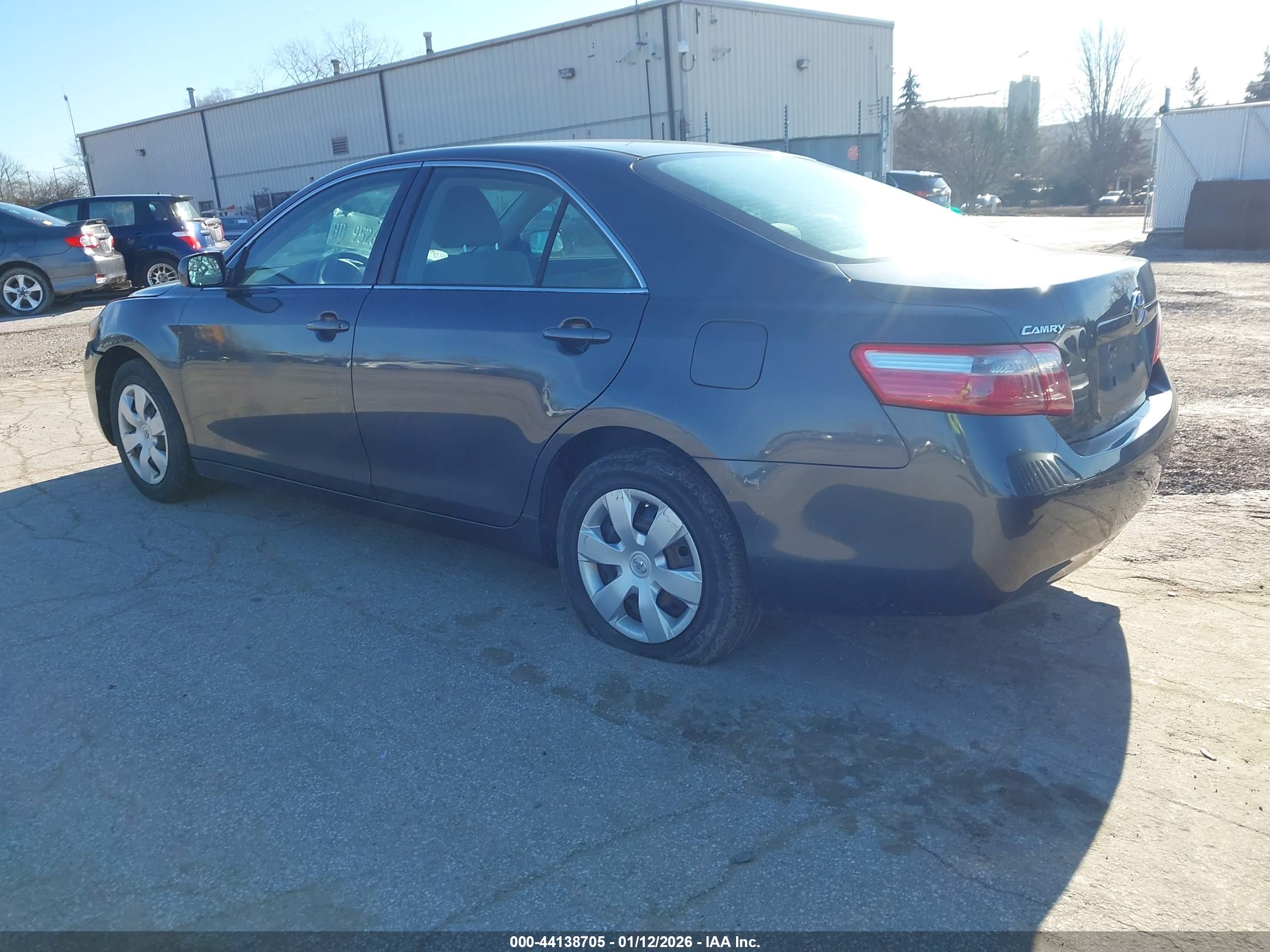 TOYOTA CAMRY image 3