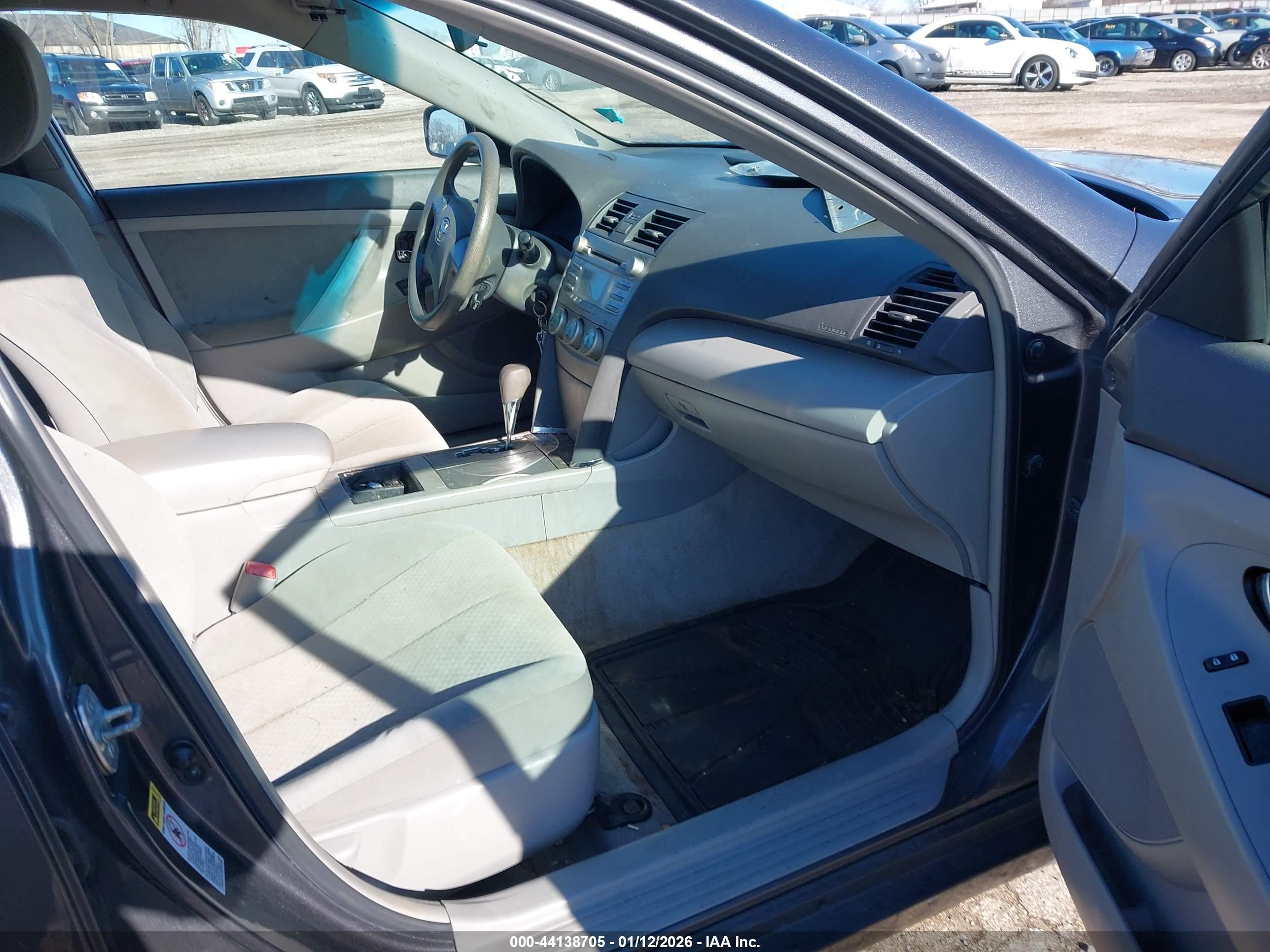 TOYOTA CAMRY image 5