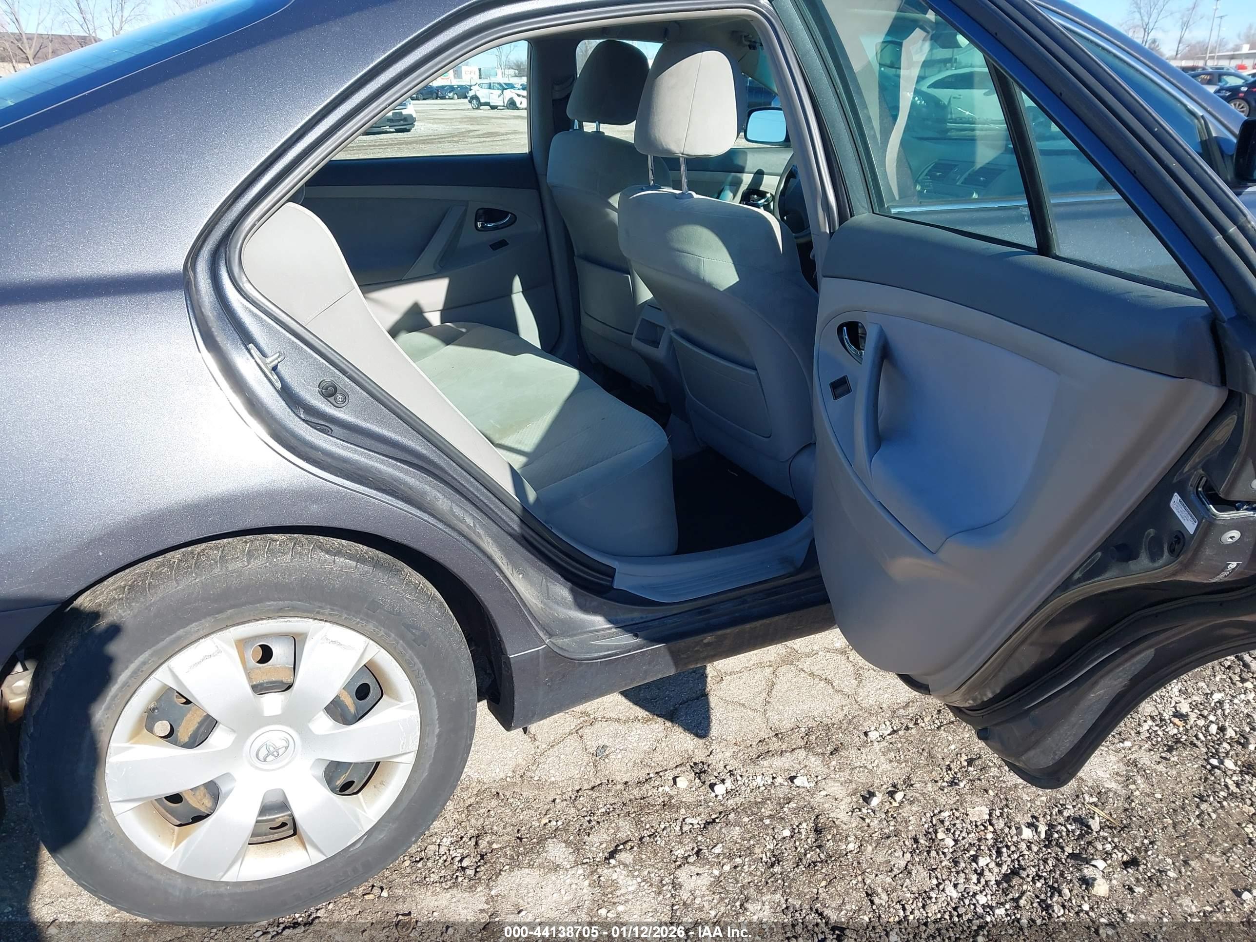 TOYOTA CAMRY image 8