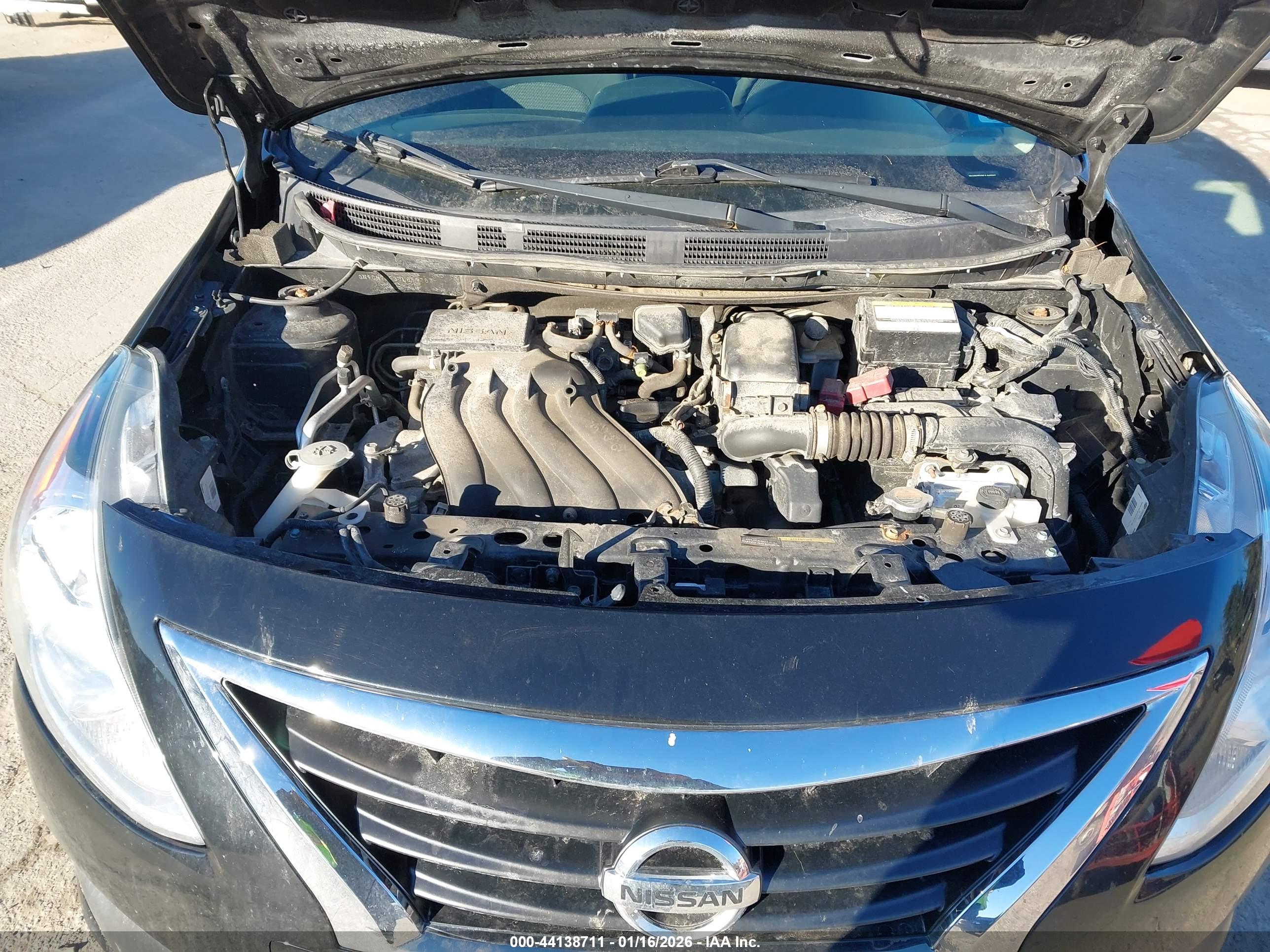 NISSAN VERSA image 10