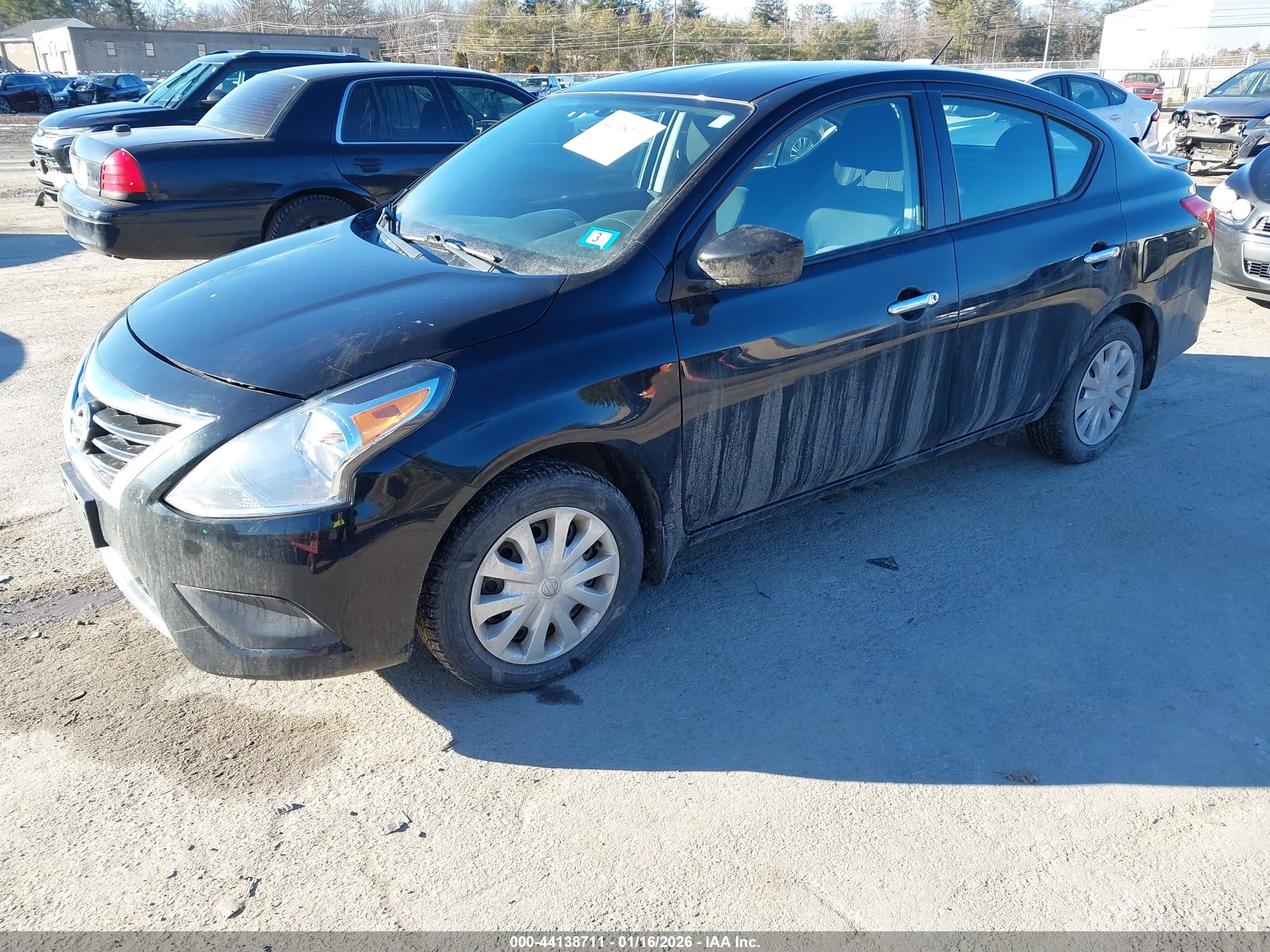 NISSAN VERSA image 2