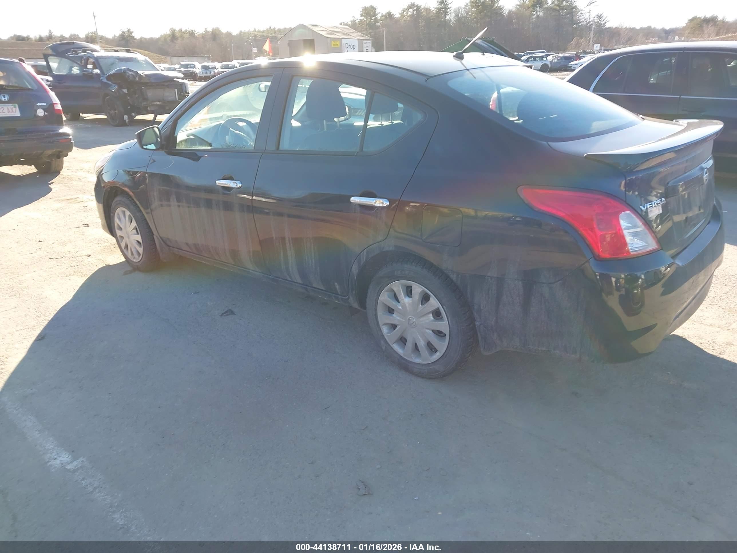 NISSAN VERSA image 3