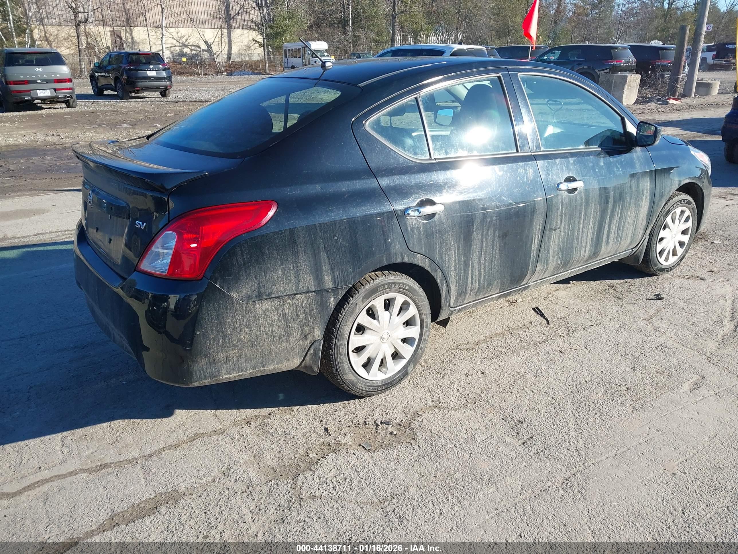 NISSAN VERSA image 4