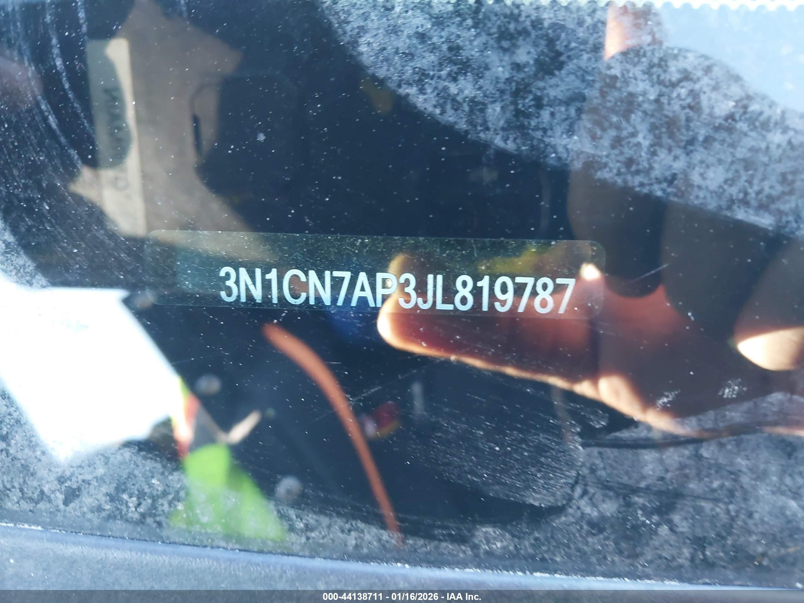 NISSAN VERSA image 9