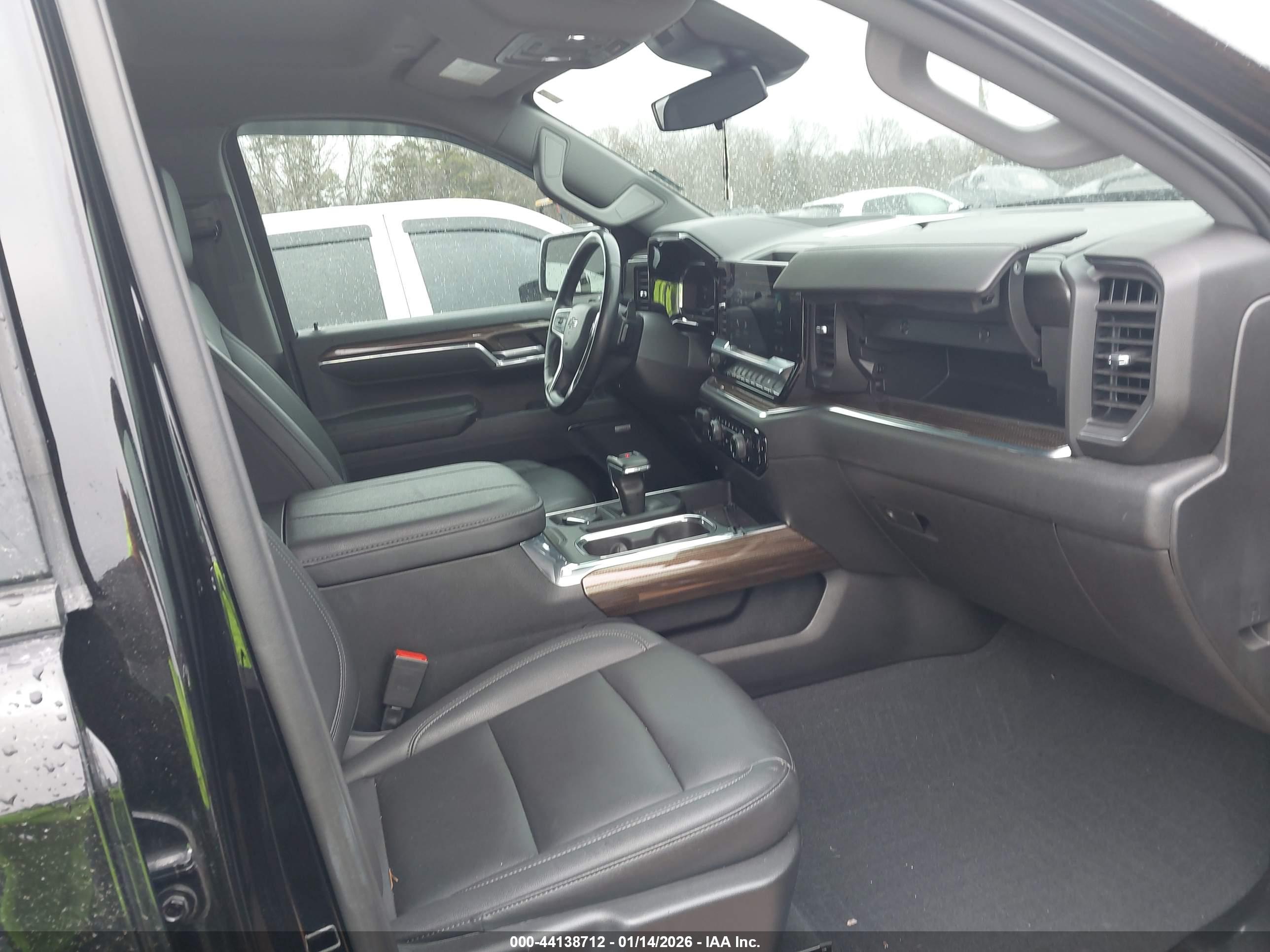 CHEVROLET SILVERADO image 5