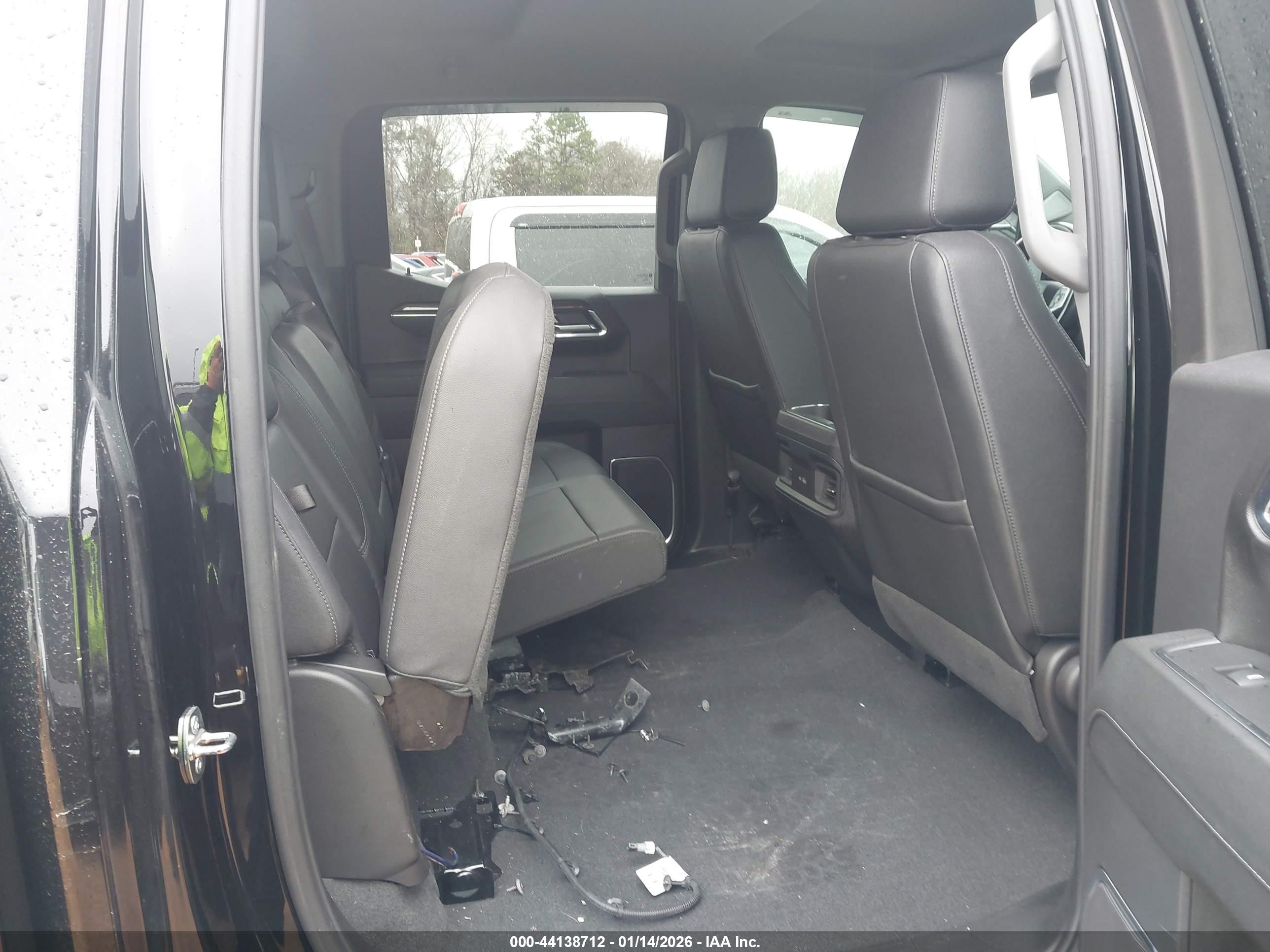 CHEVROLET SILVERADO image 8