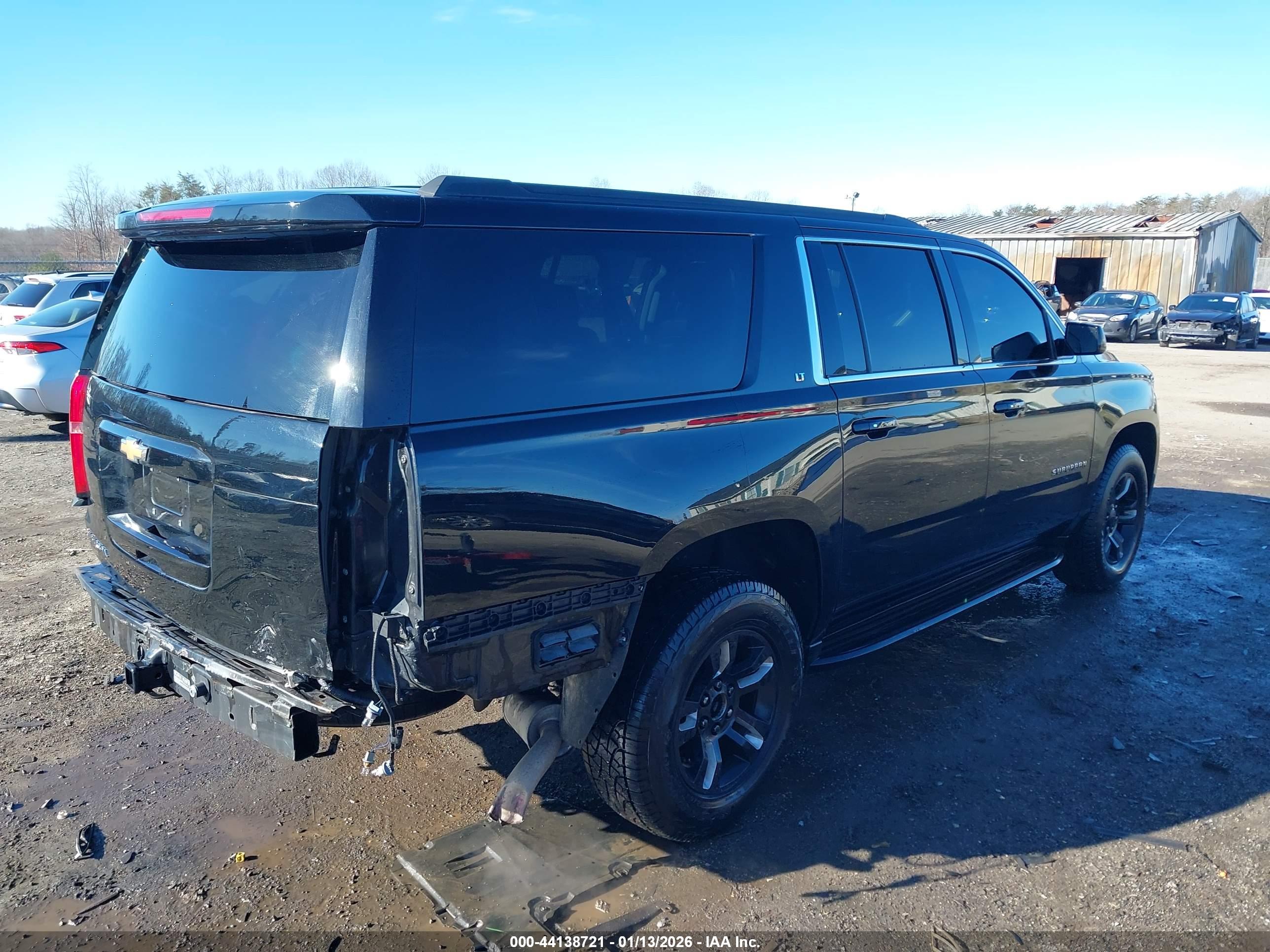 CHEVROLET SUBURBAN image 4
