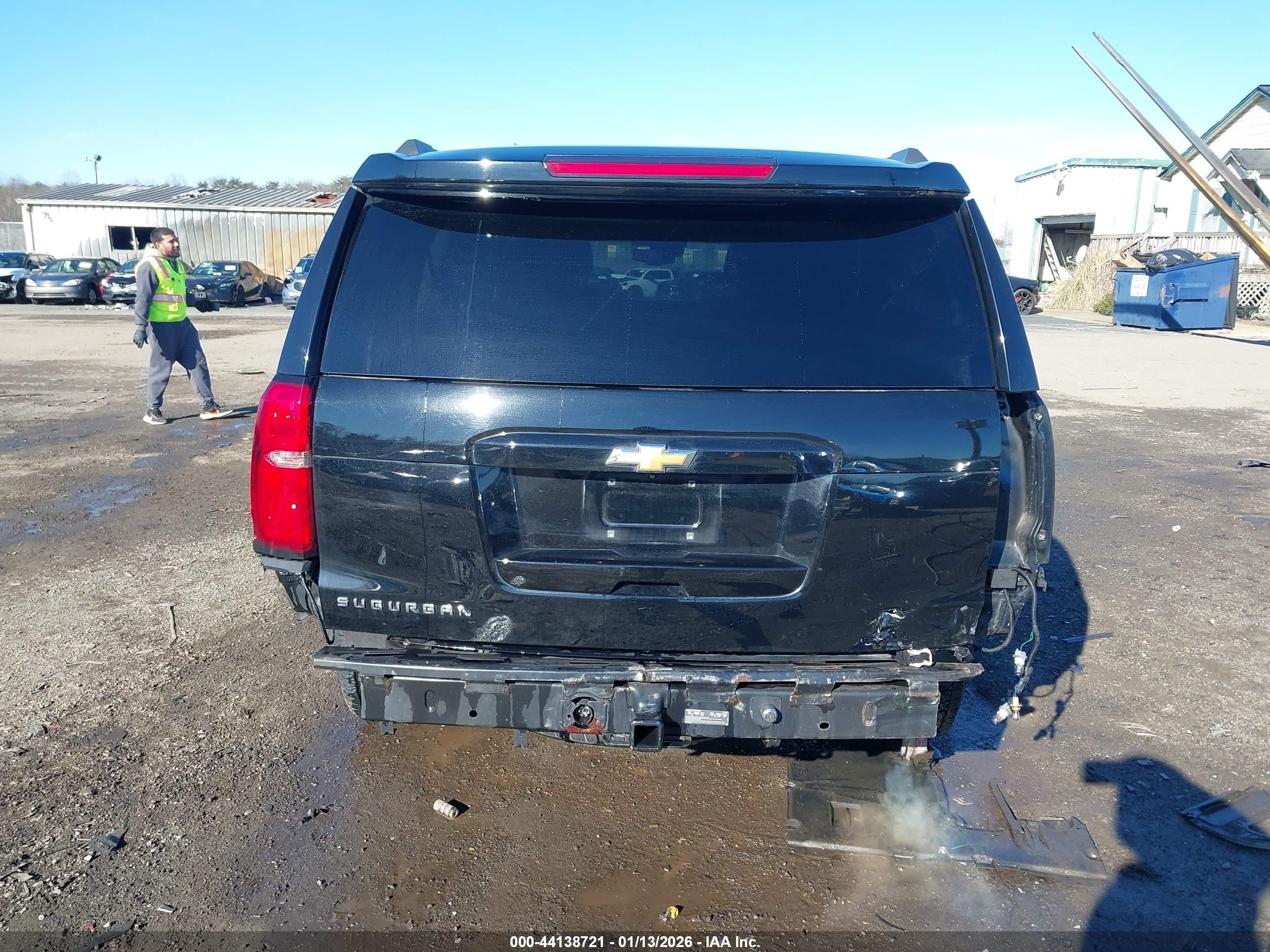 CHEVROLET SUBURBAN image 6