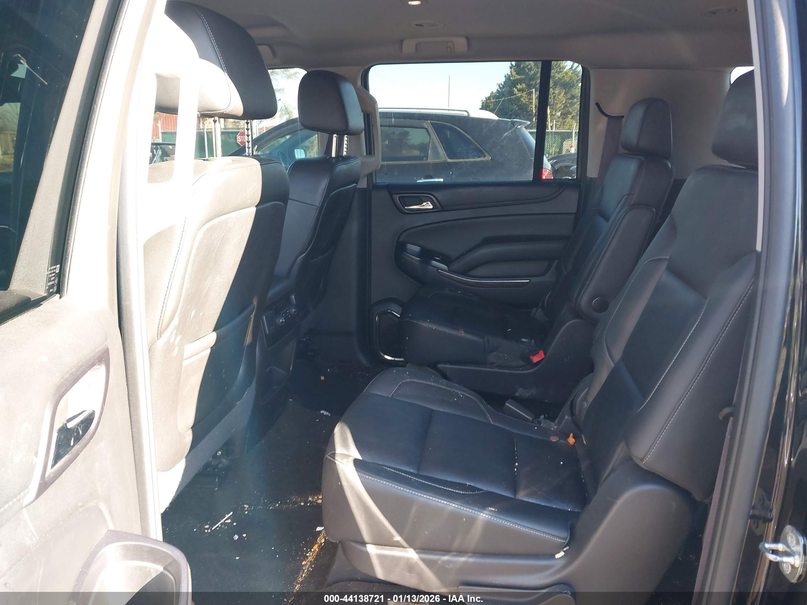 CHEVROLET SUBURBAN image 8