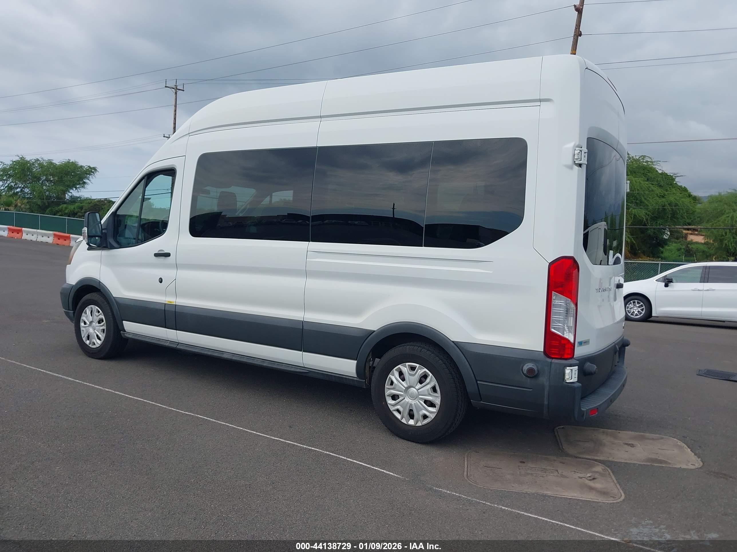 FORD TRANSIT-350 image 3