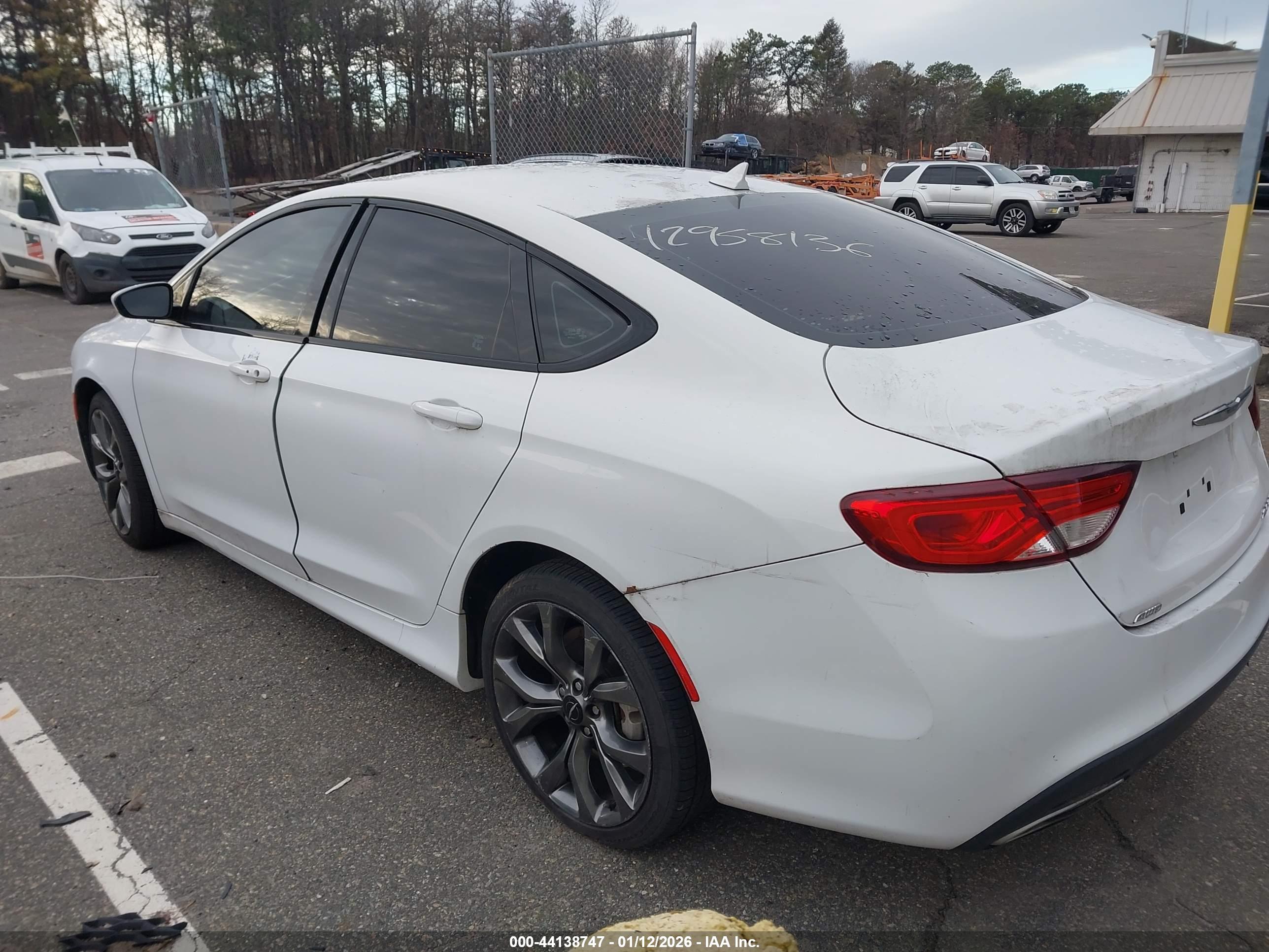 CHRYSLER 200 image 3