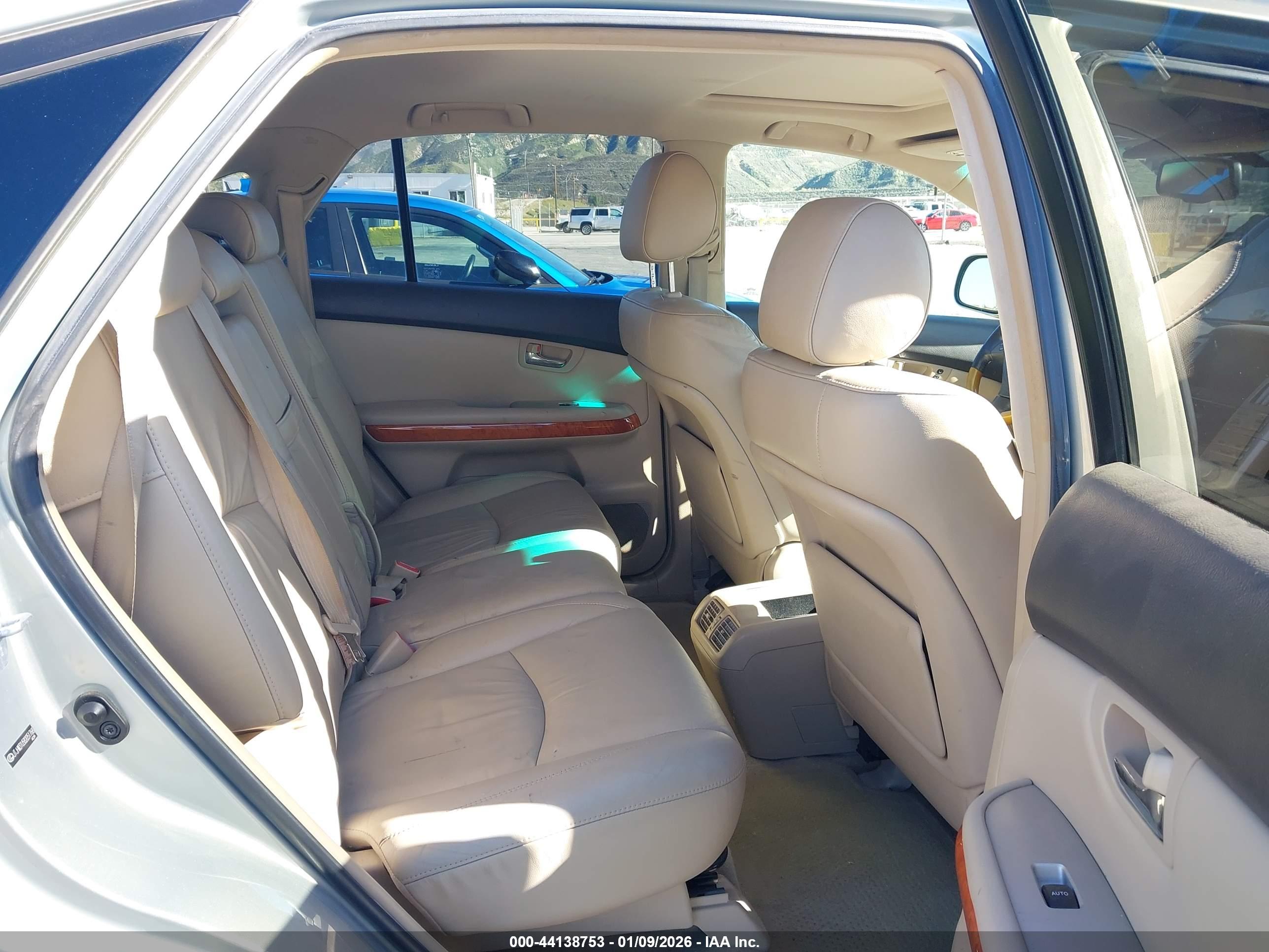 LEXUS RX image 8