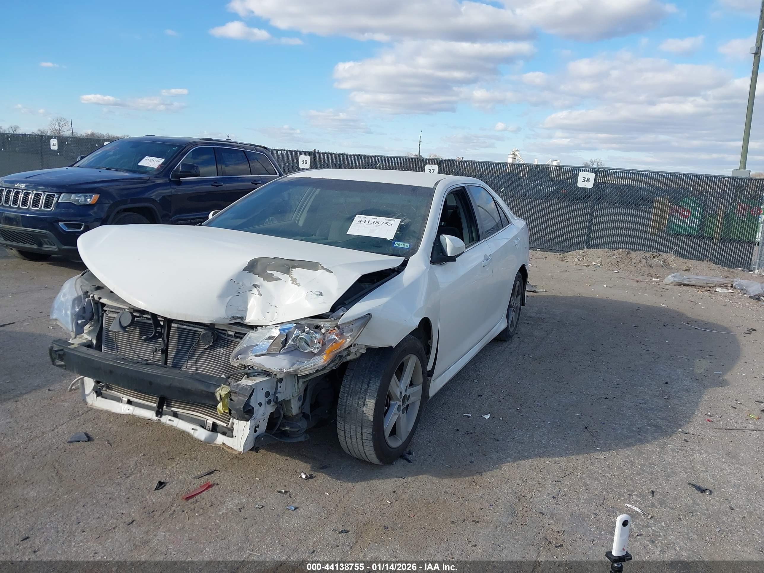 TOYOTA CAMRY image 2