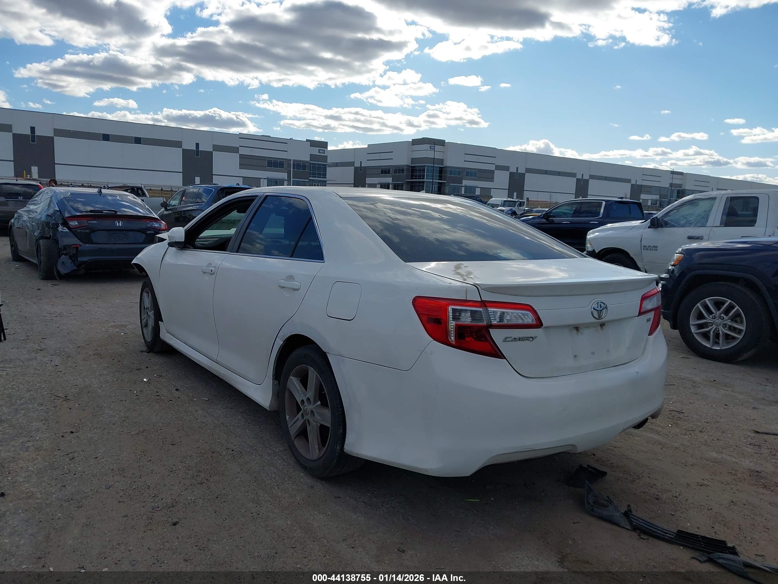 TOYOTA CAMRY image 3