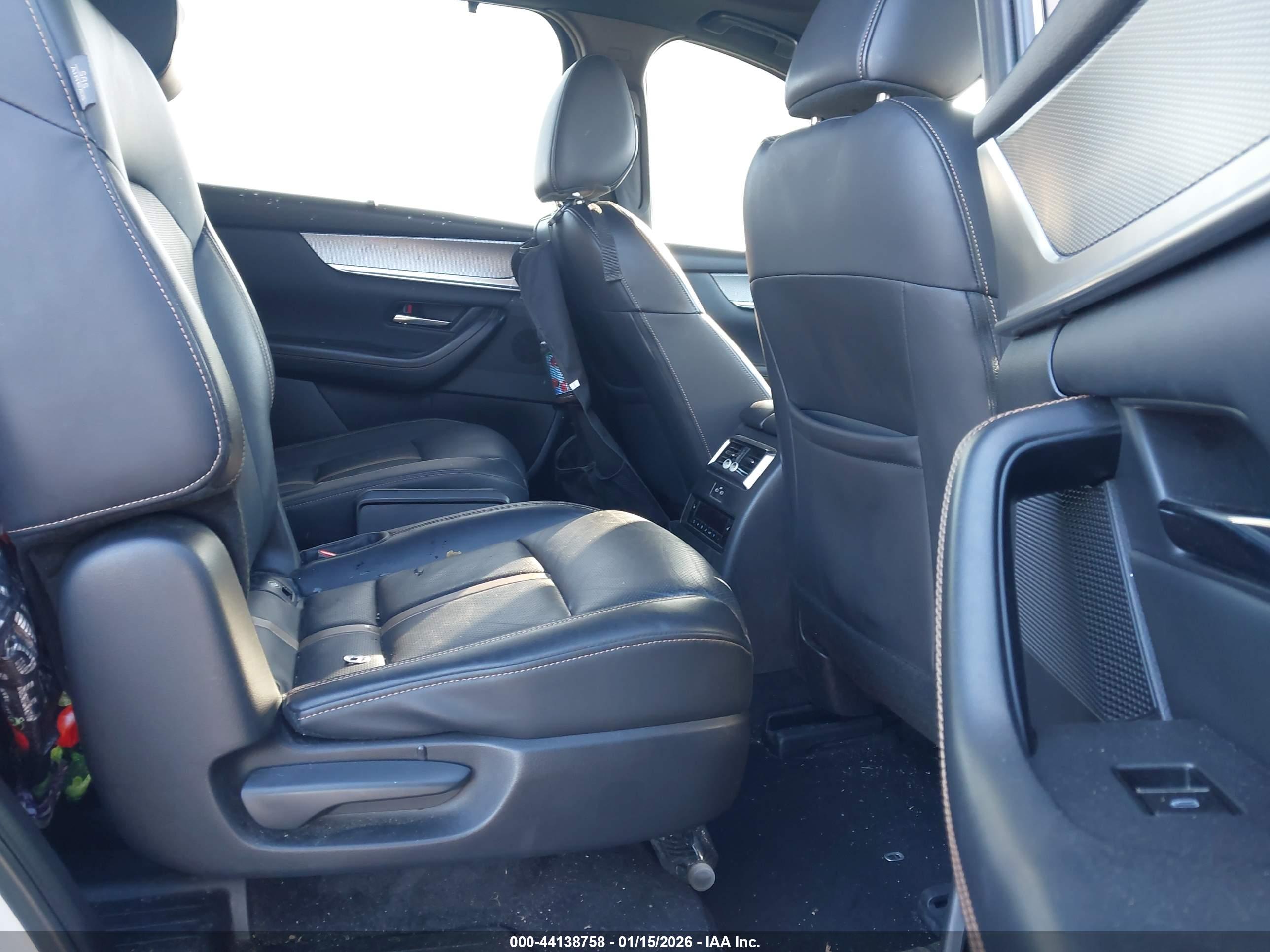 MAZDA CX-90 image 8