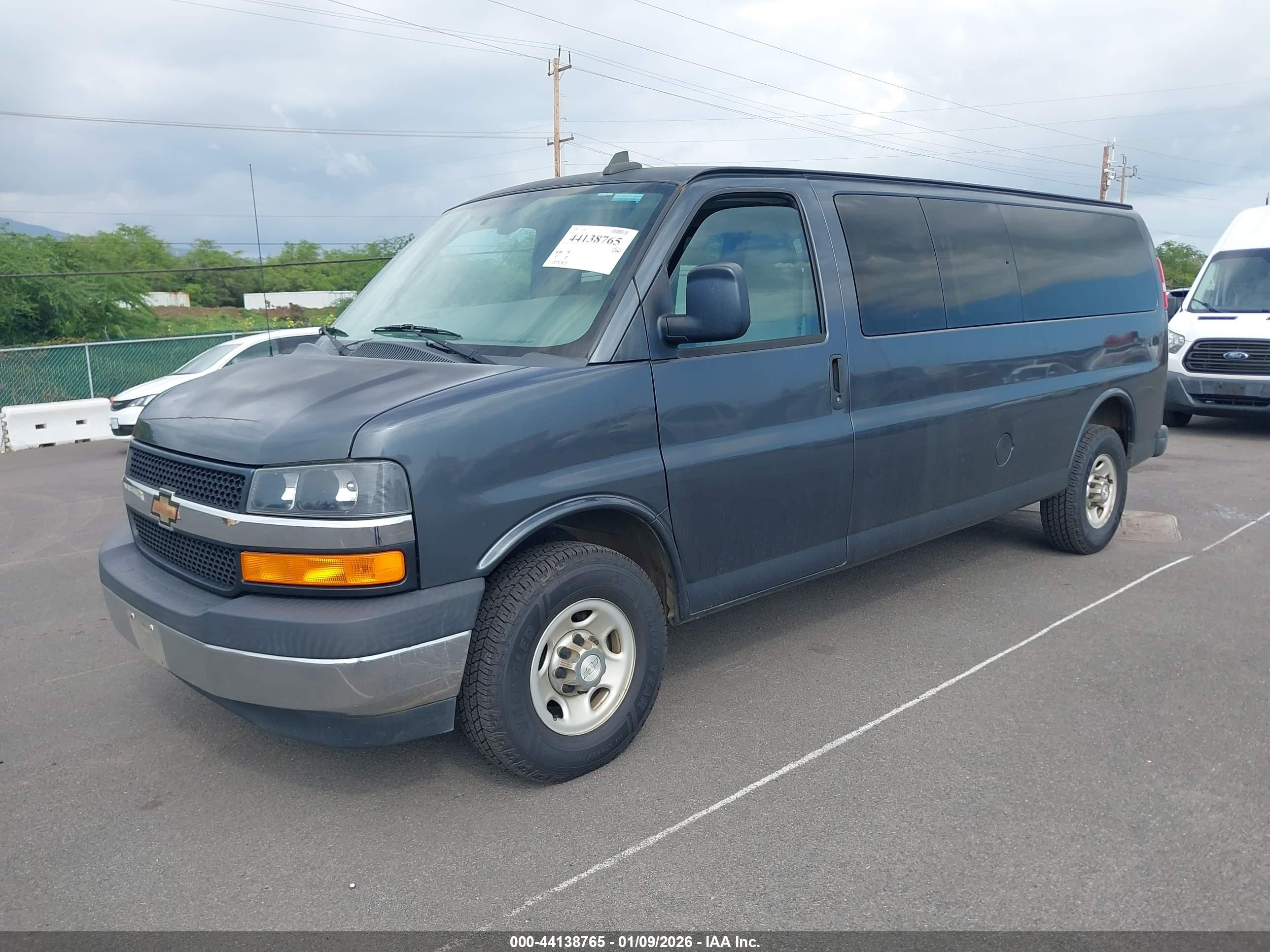 CHEVROLET EXPRESS image 2