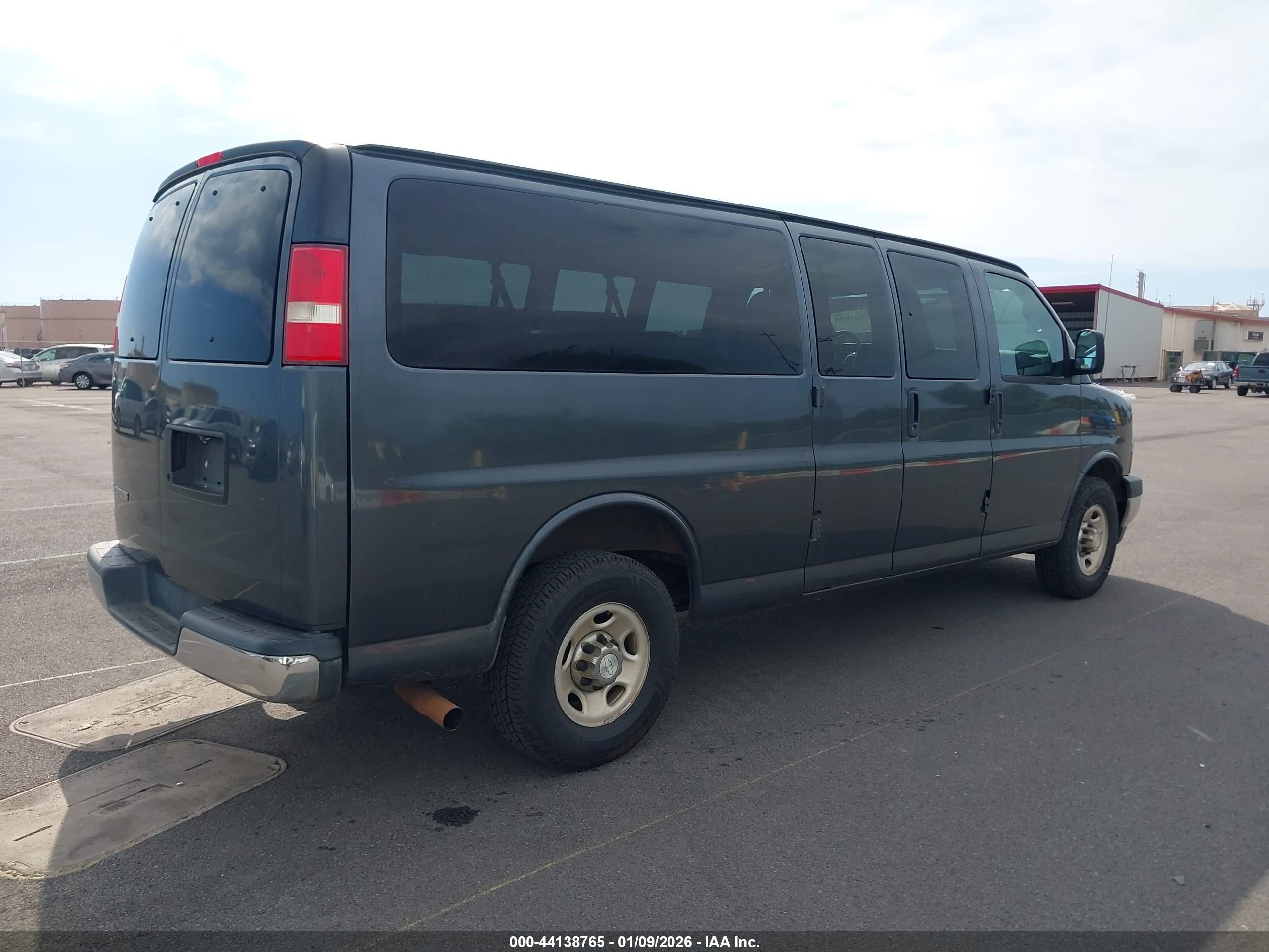CHEVROLET EXPRESS image 4
