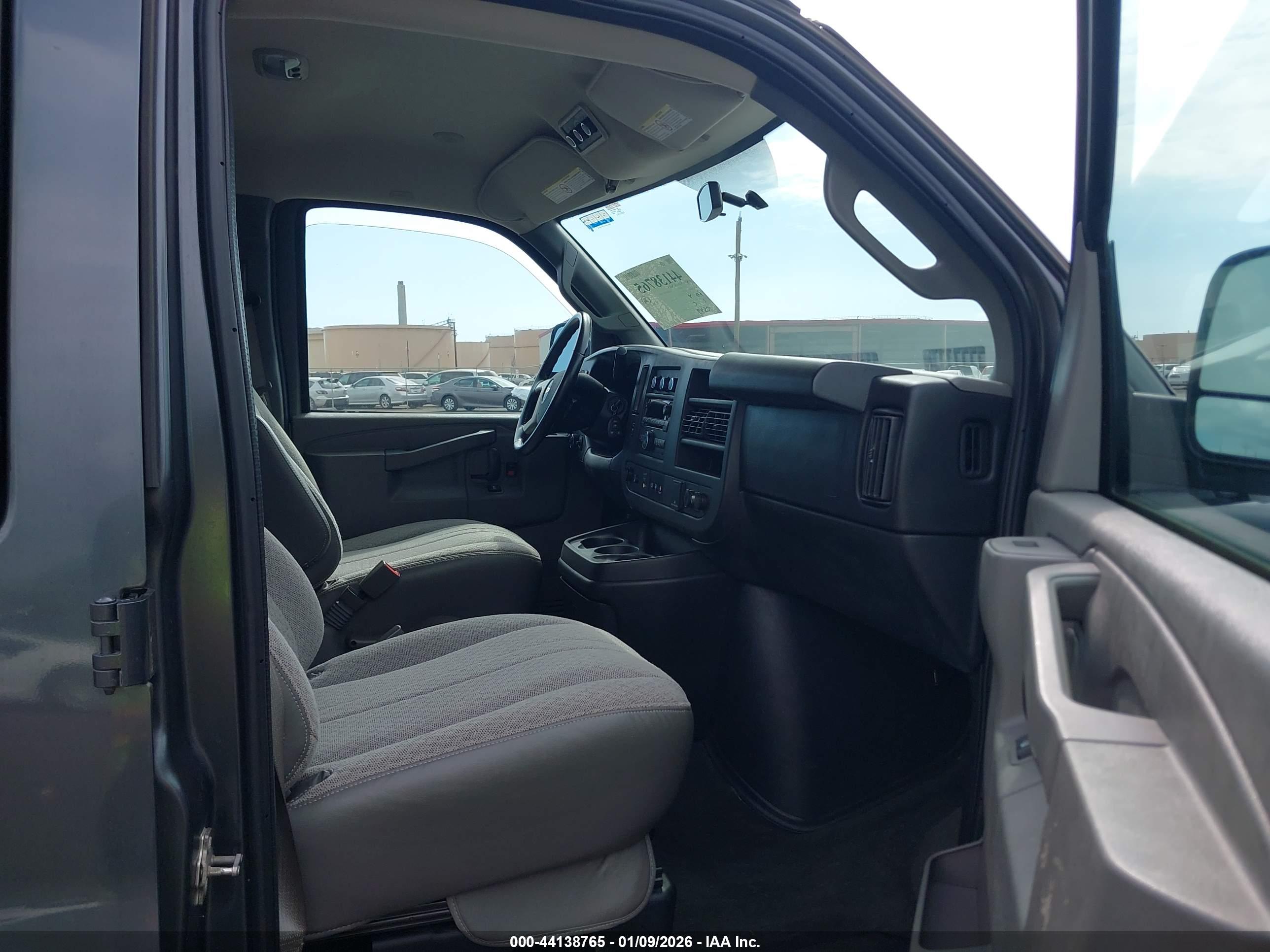 CHEVROLET EXPRESS image 5