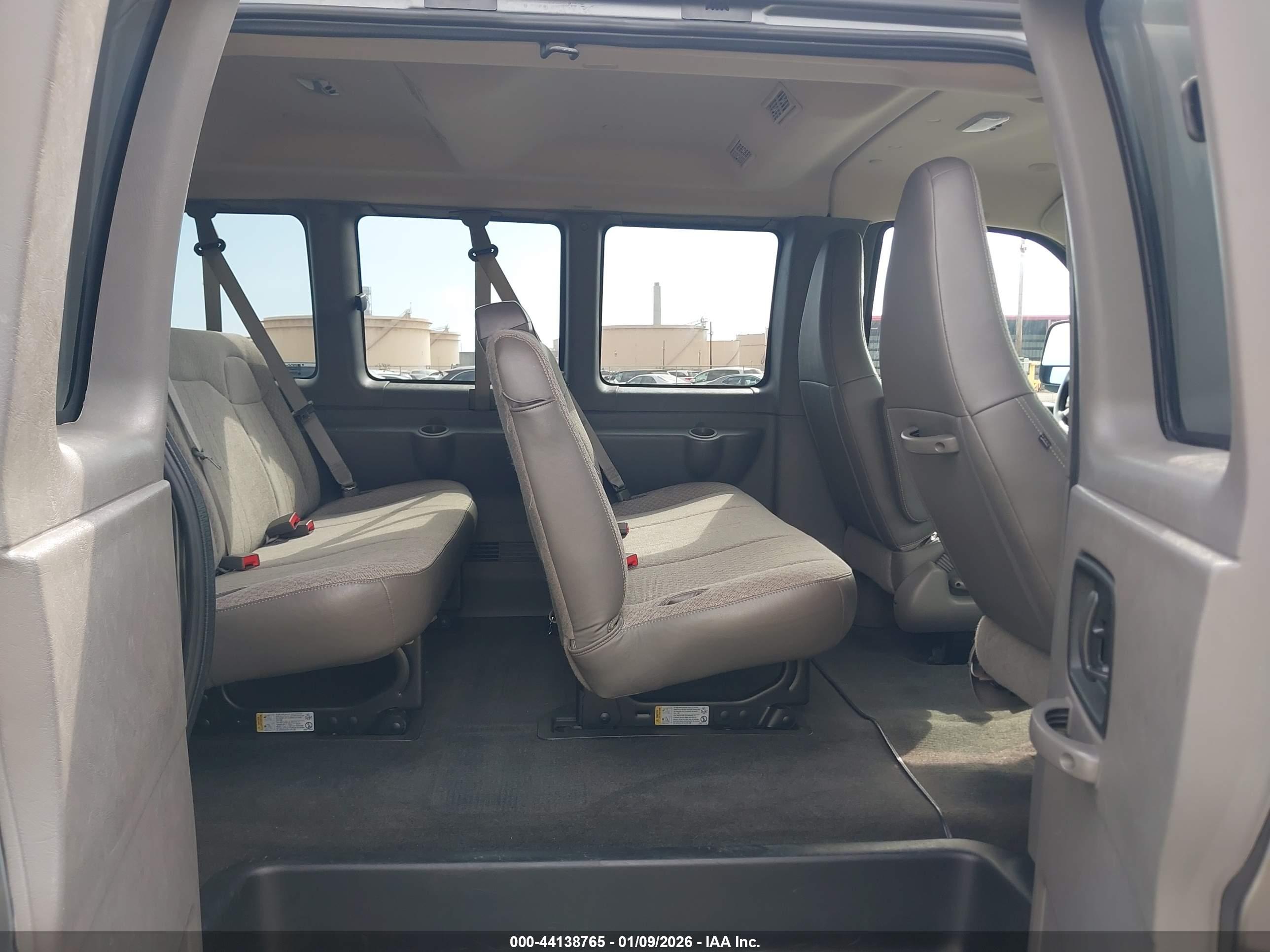 CHEVROLET EXPRESS image 8